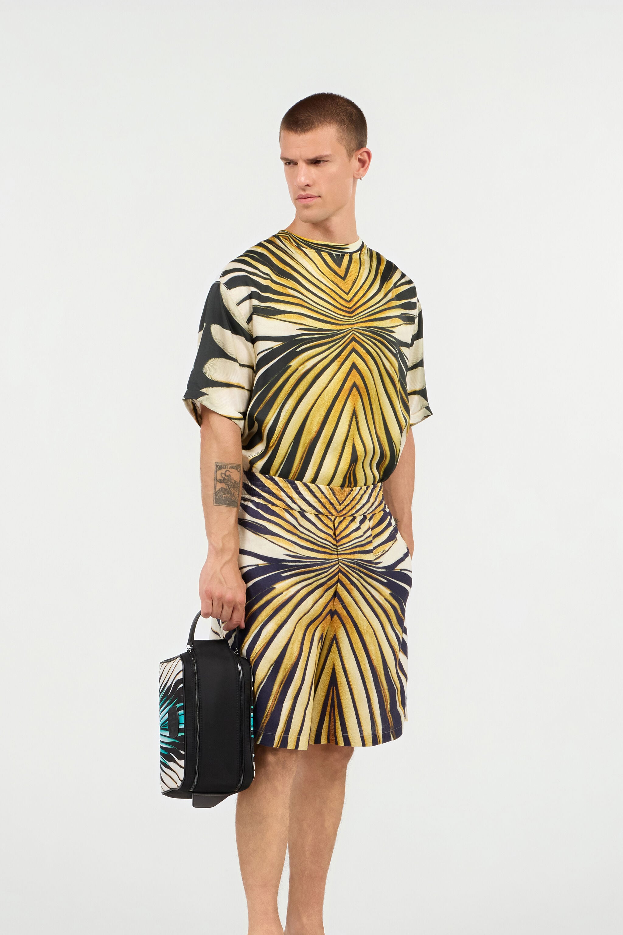 RC Ray Of Gold Print Linen Bermuda RC Ray Of Gold Print Linen Bermuda BLACK IVORY TRT270-3HM70