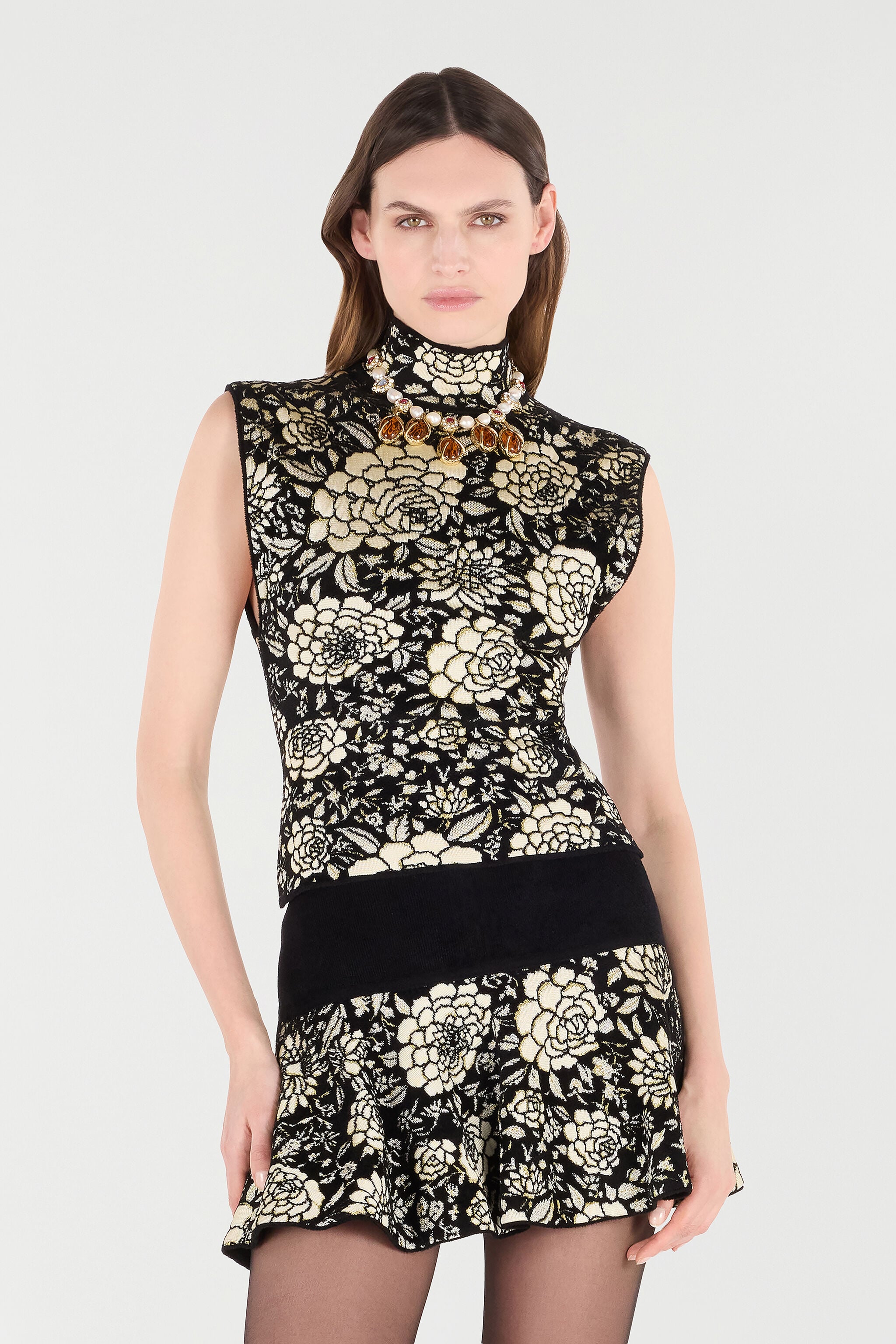 RC Knitted Top With Jacquard Floral Pattern Black/White VQM617-MI014