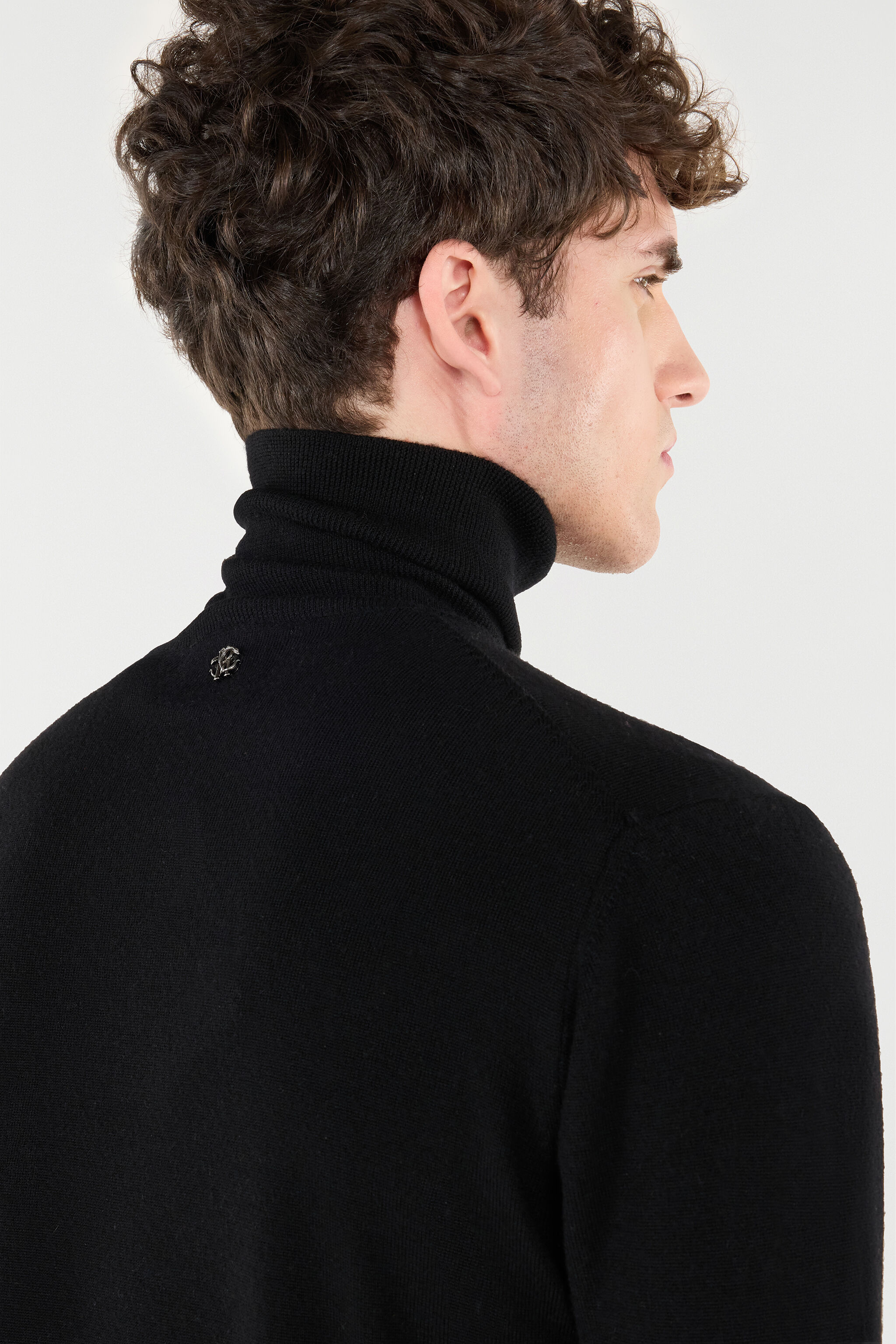 RC Jersey De Lana Con Cuello Alto Negro POM60E-MQ001