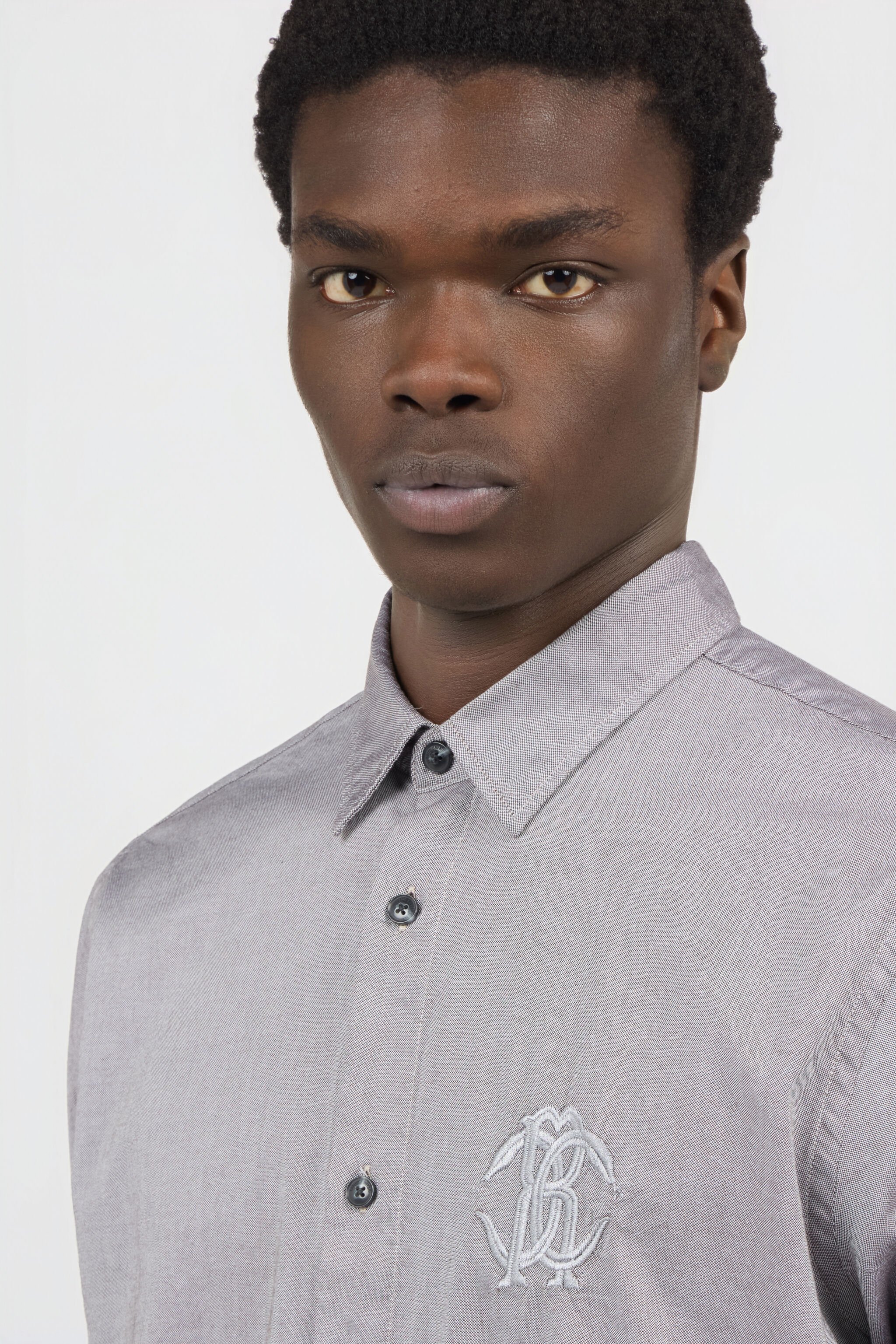 RC Camisa Gris con Bordado Monogram RC BLACK SOT70P-FN006