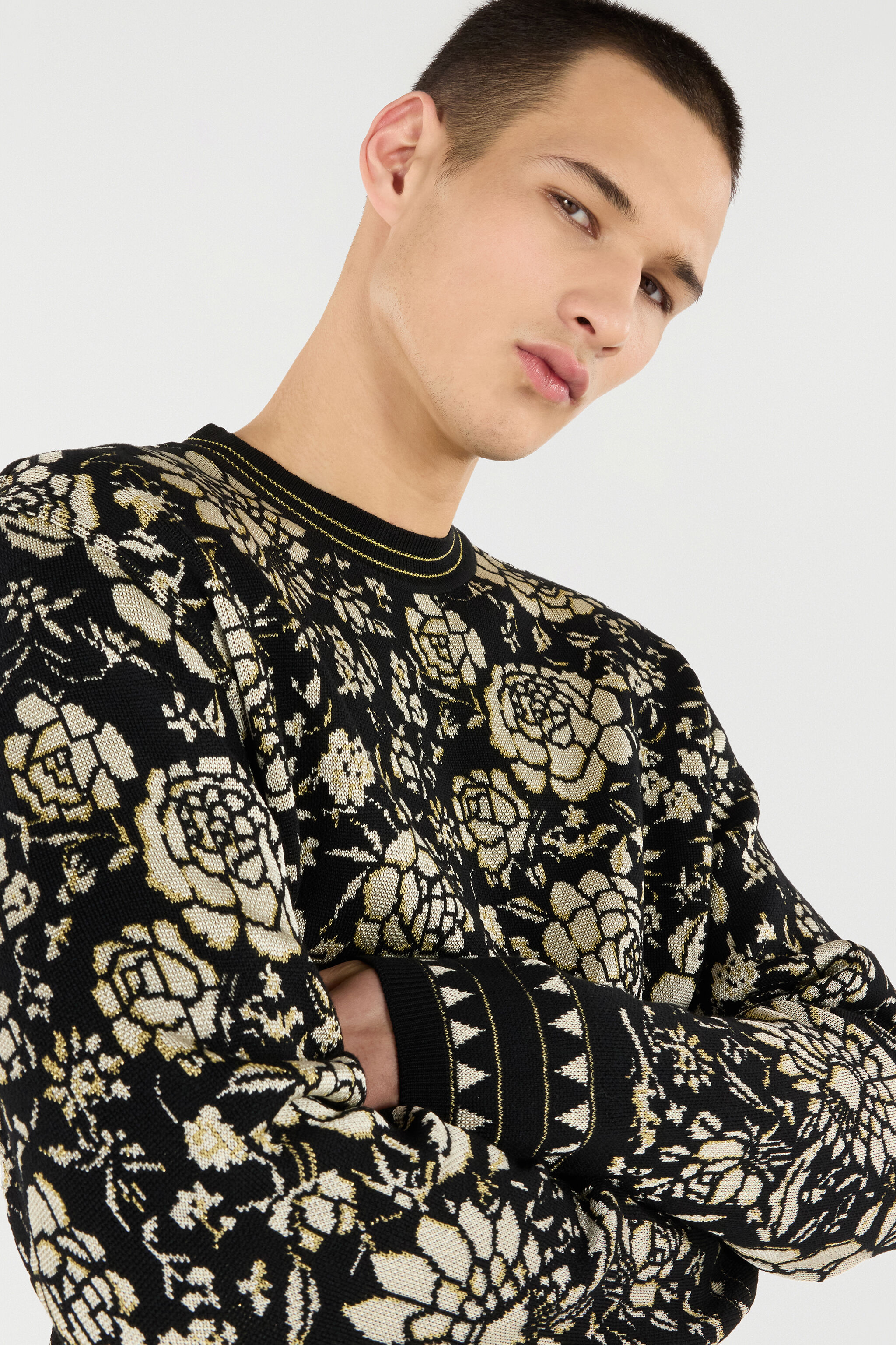 RC Wool Blend Sweater with Floral Design Black/White VNM604-MQ027