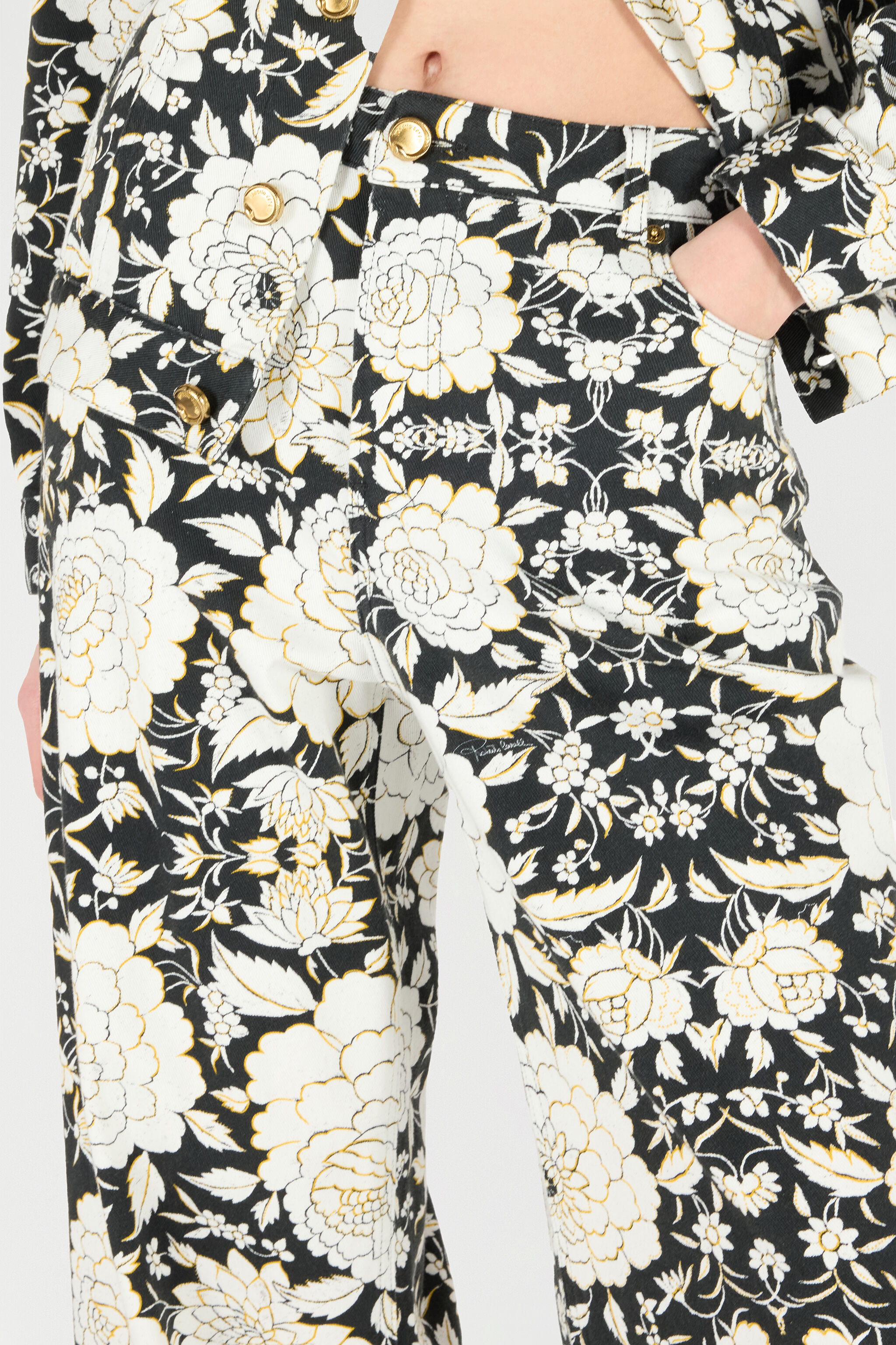 RC Pants with All-Over Floral Print Black/White VQJ207-DAP71
