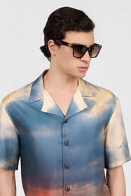 ${brand} Wide front femenine sunglasses. ${colorDescription} ${masterID}