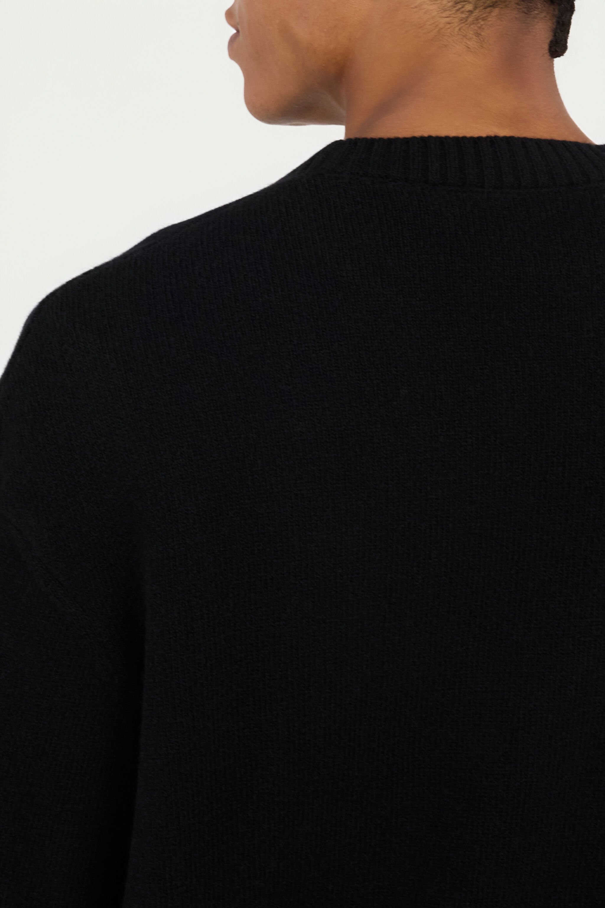 JC Schwarzer Pullover Mit Gotischem C-Logo BLACK VFM011-VF059