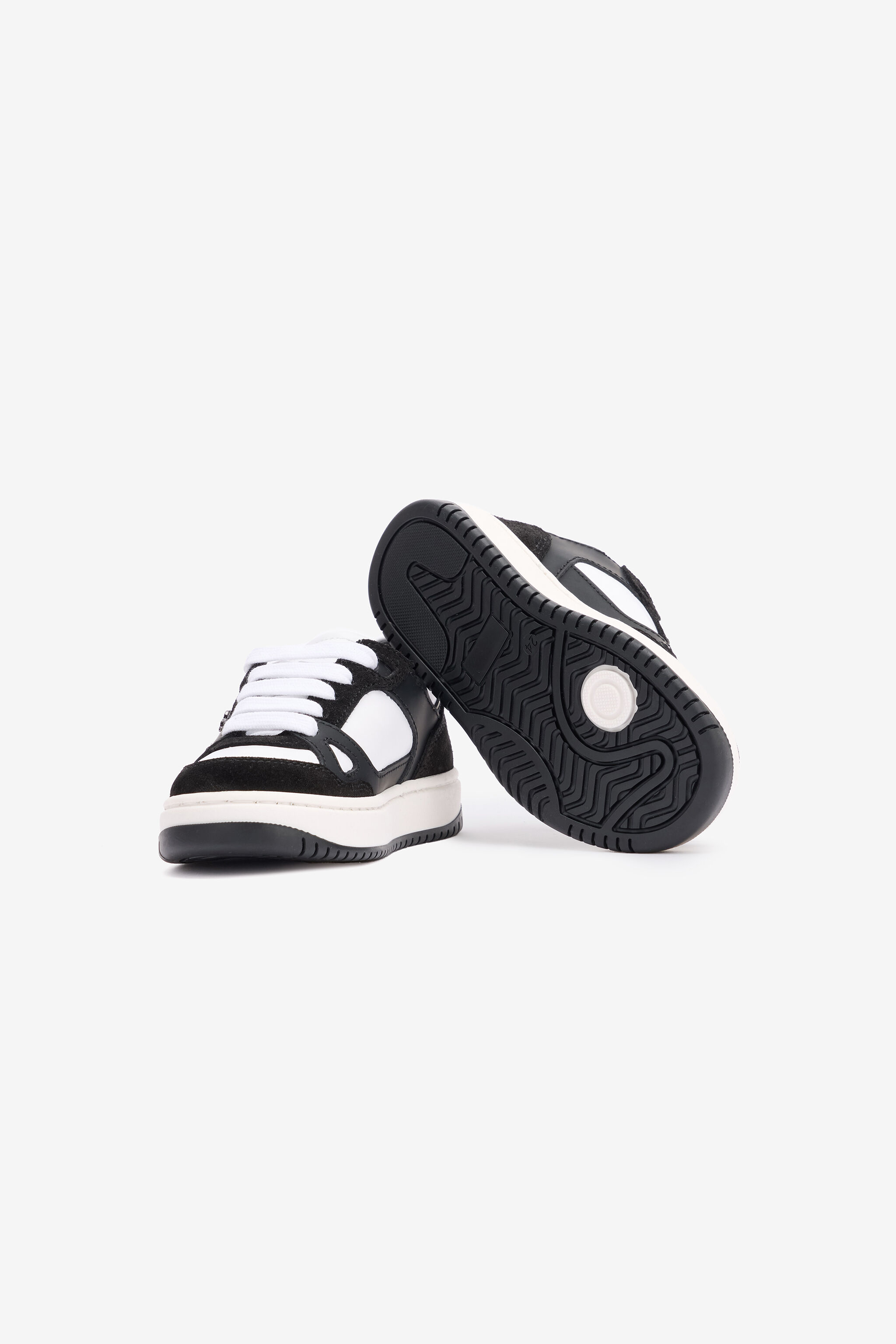 JU Two-Tone Sneakers With RC Monogram BLACK/WHITE TJS02R-PZJ02