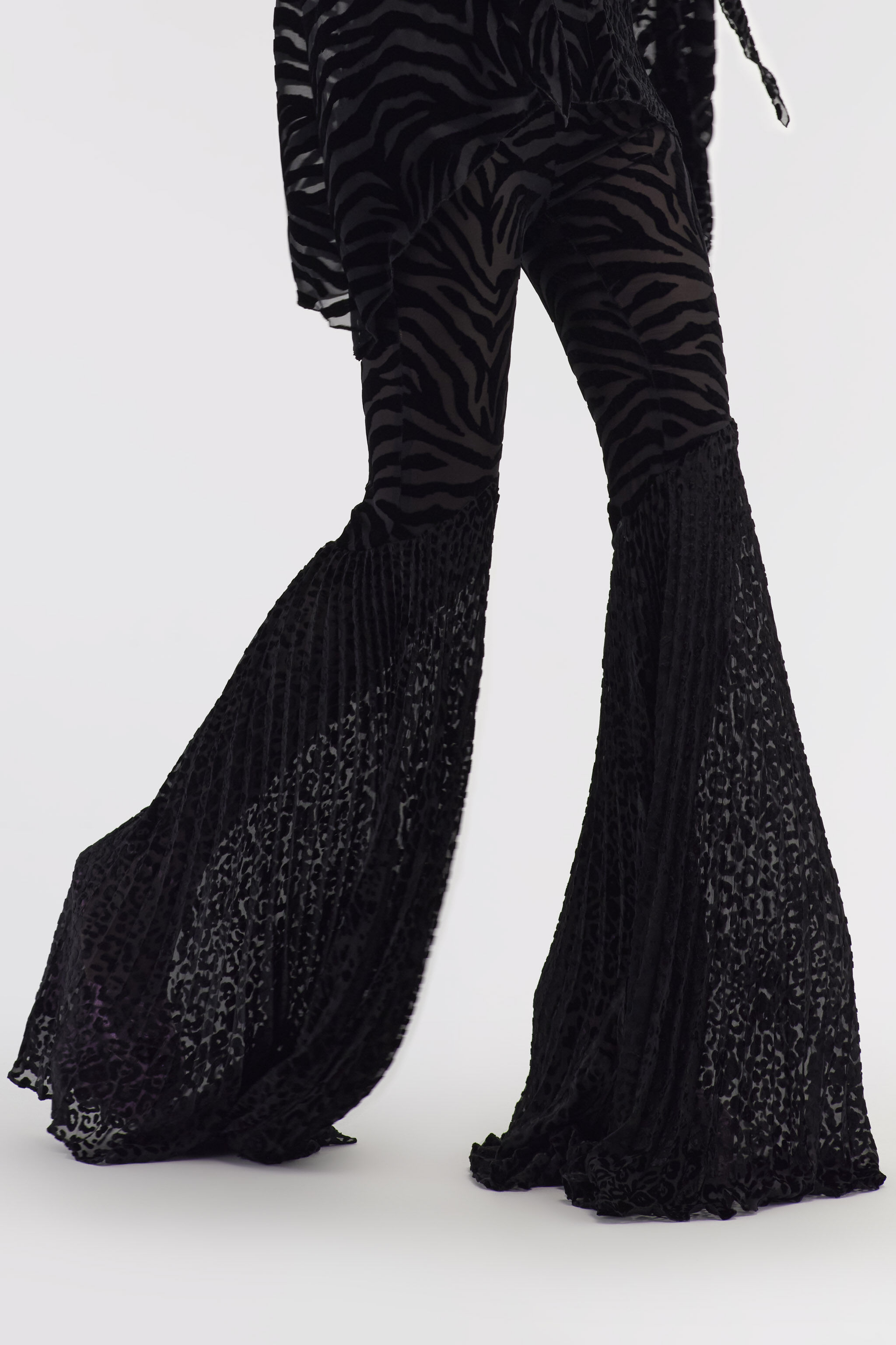 RC Velvet pants with Ray of Gold print Black RWT205-VL040