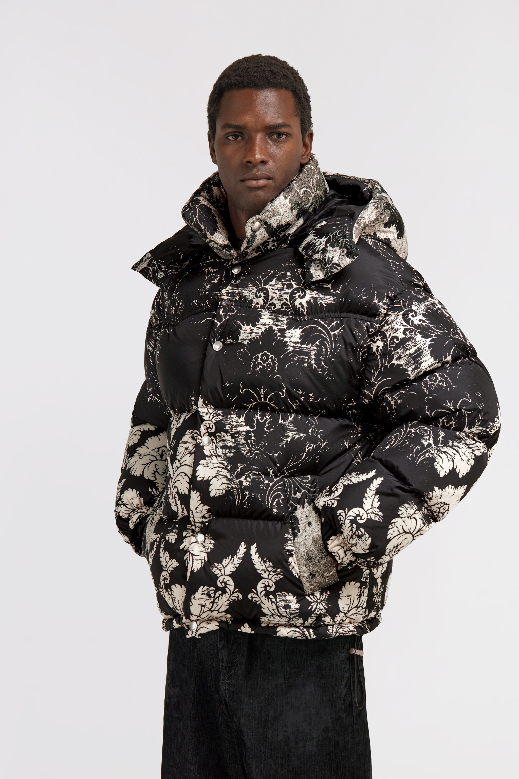 RC Plumífero con estampado Broccato Negro TRT810-5RN14