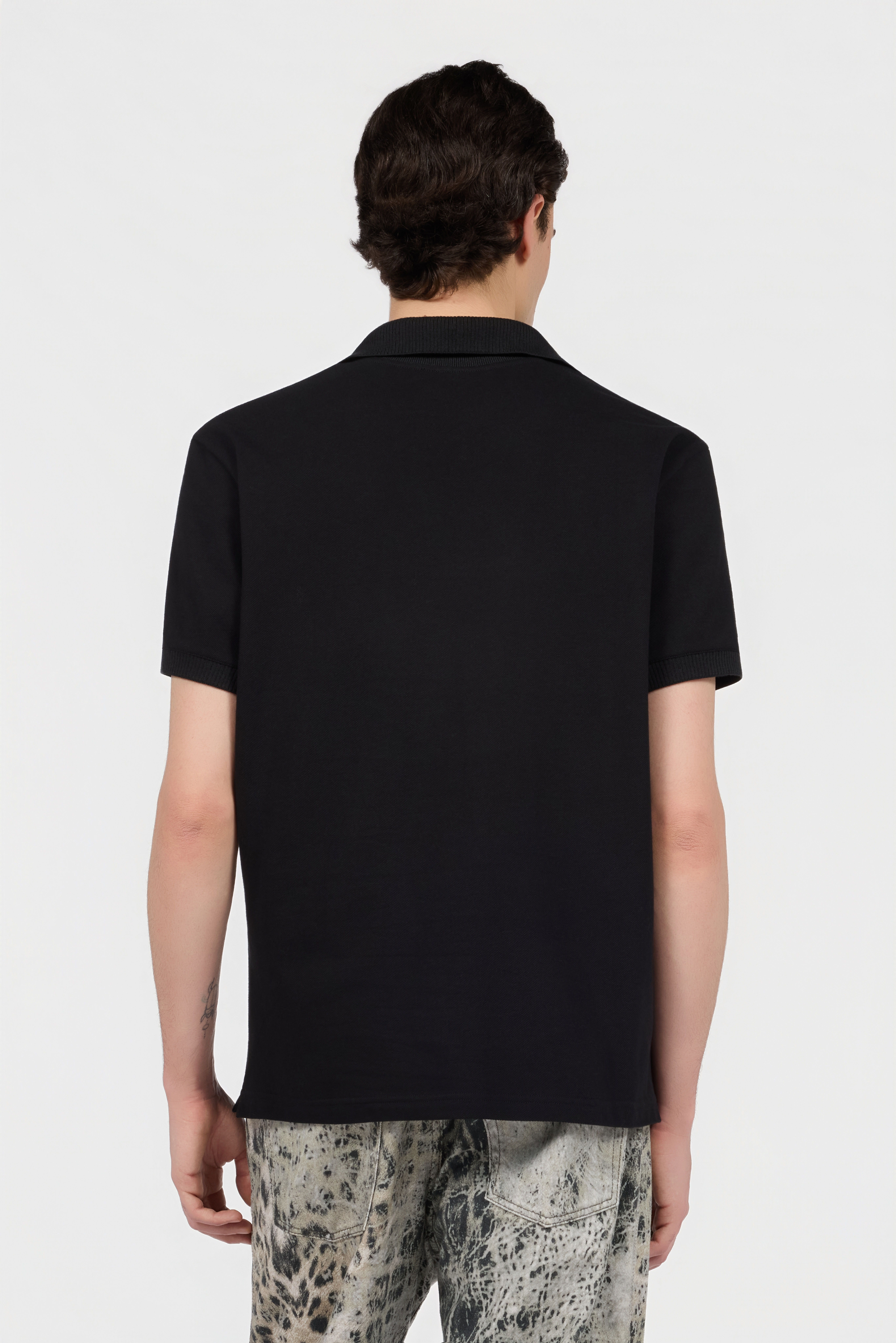 RC Polo Negro Con Cuello En V BLACK XNT64O-KB002
