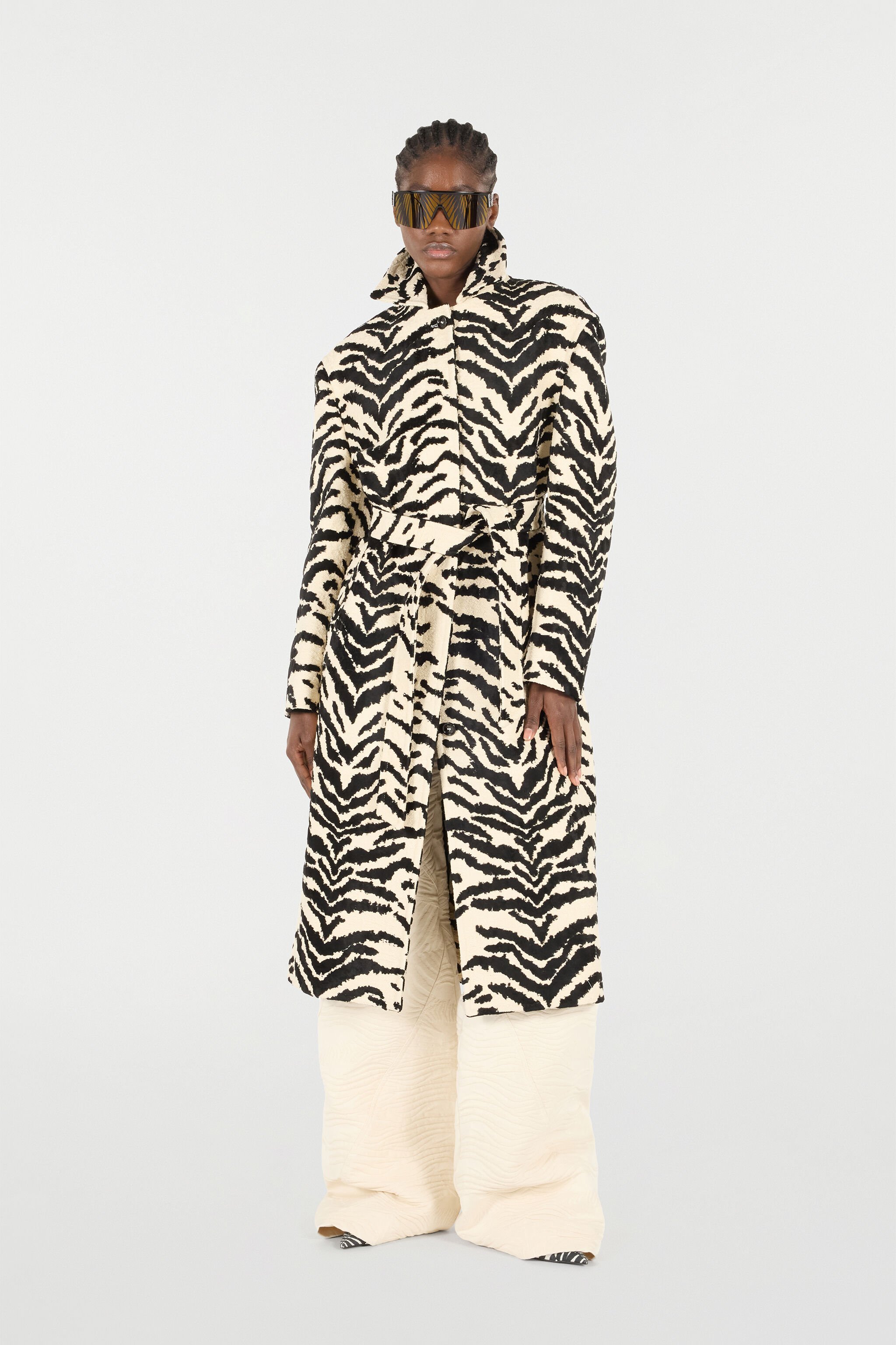 RC Coat With White Tigress Print Black/White UKT504-DJ088