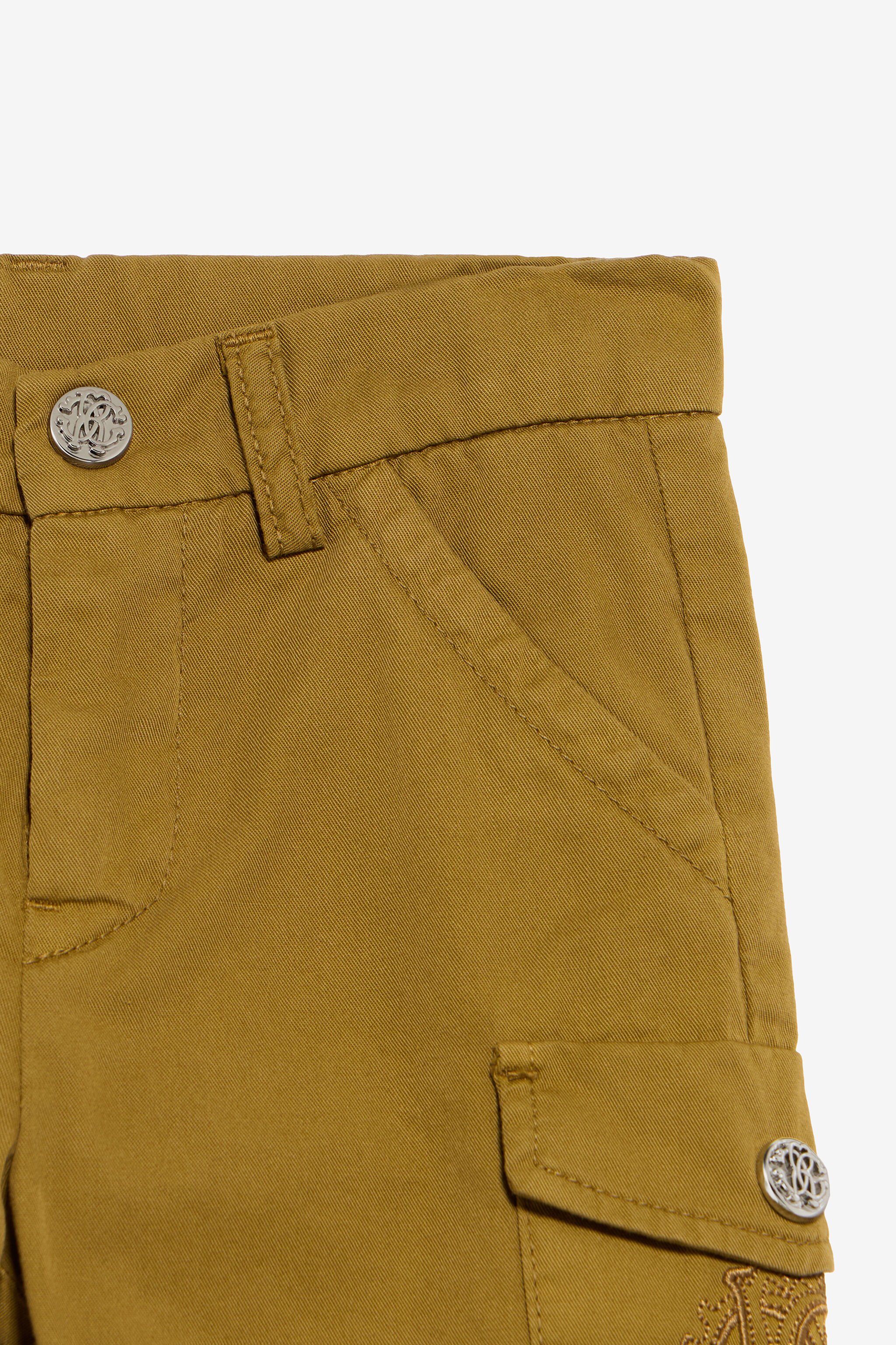 JU Ockerfarbene Cargo-Bermuda aus Baumwolle mit Monogramm KHAKY TJT242-CE035