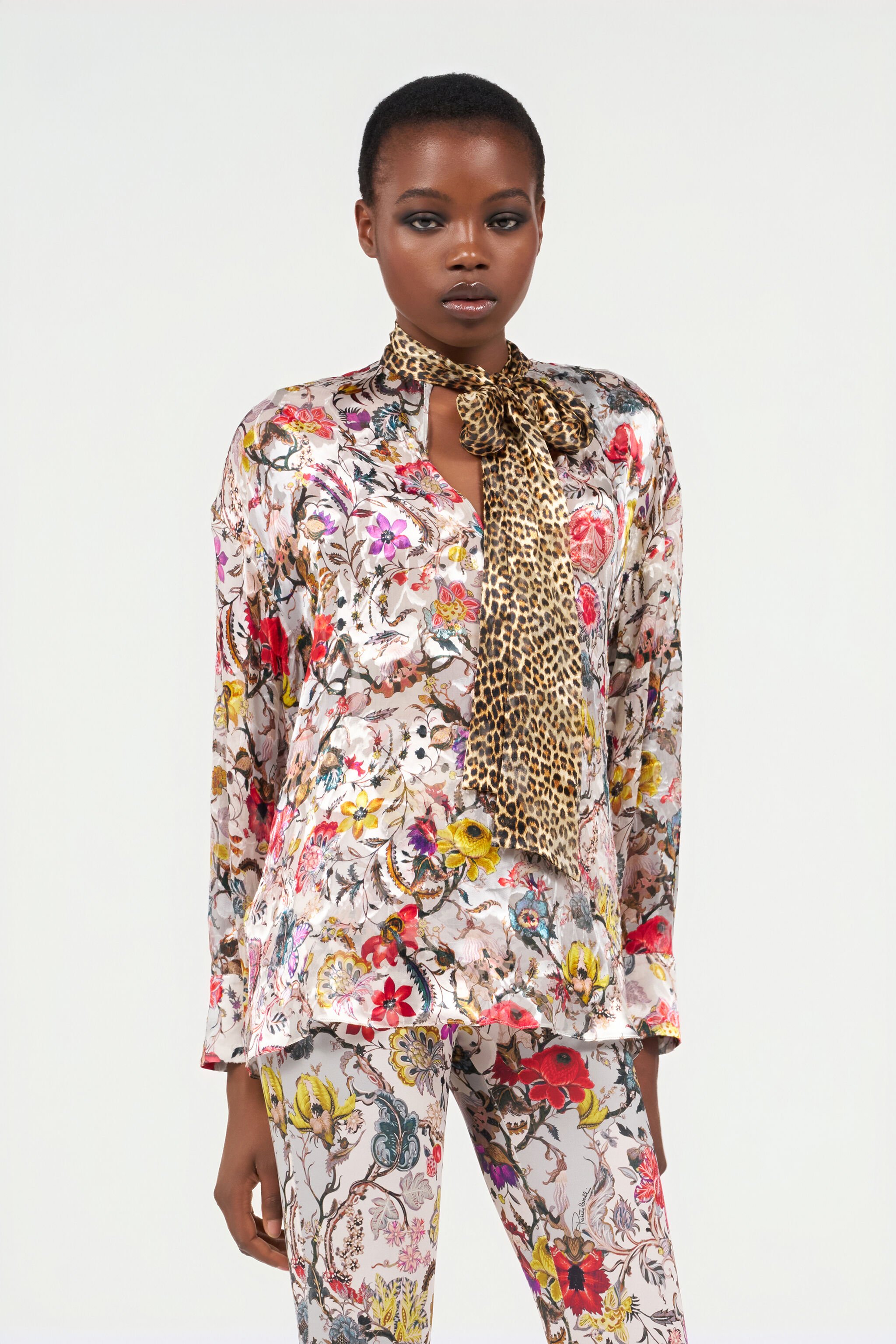 RC Blouse with Florentine Flowers Print BEIGE WQT712-HER29