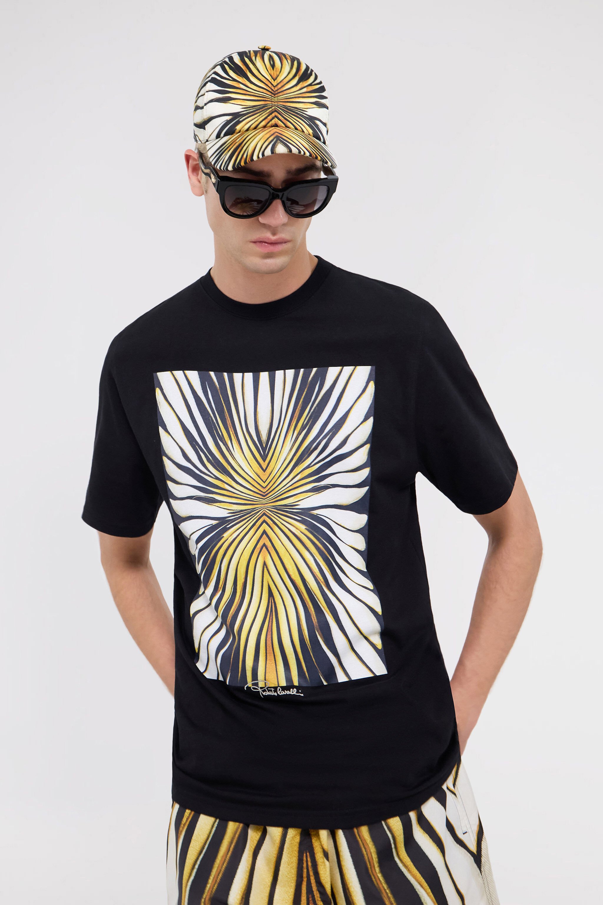 RC T-shirt avec imprimé artistique RC T-shirt avec imprimé artistique Noir TRT61A-JD060