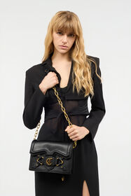 ${brand} Bolso Bandolera Con Monograma JC ${colorDescription} ${masterID}