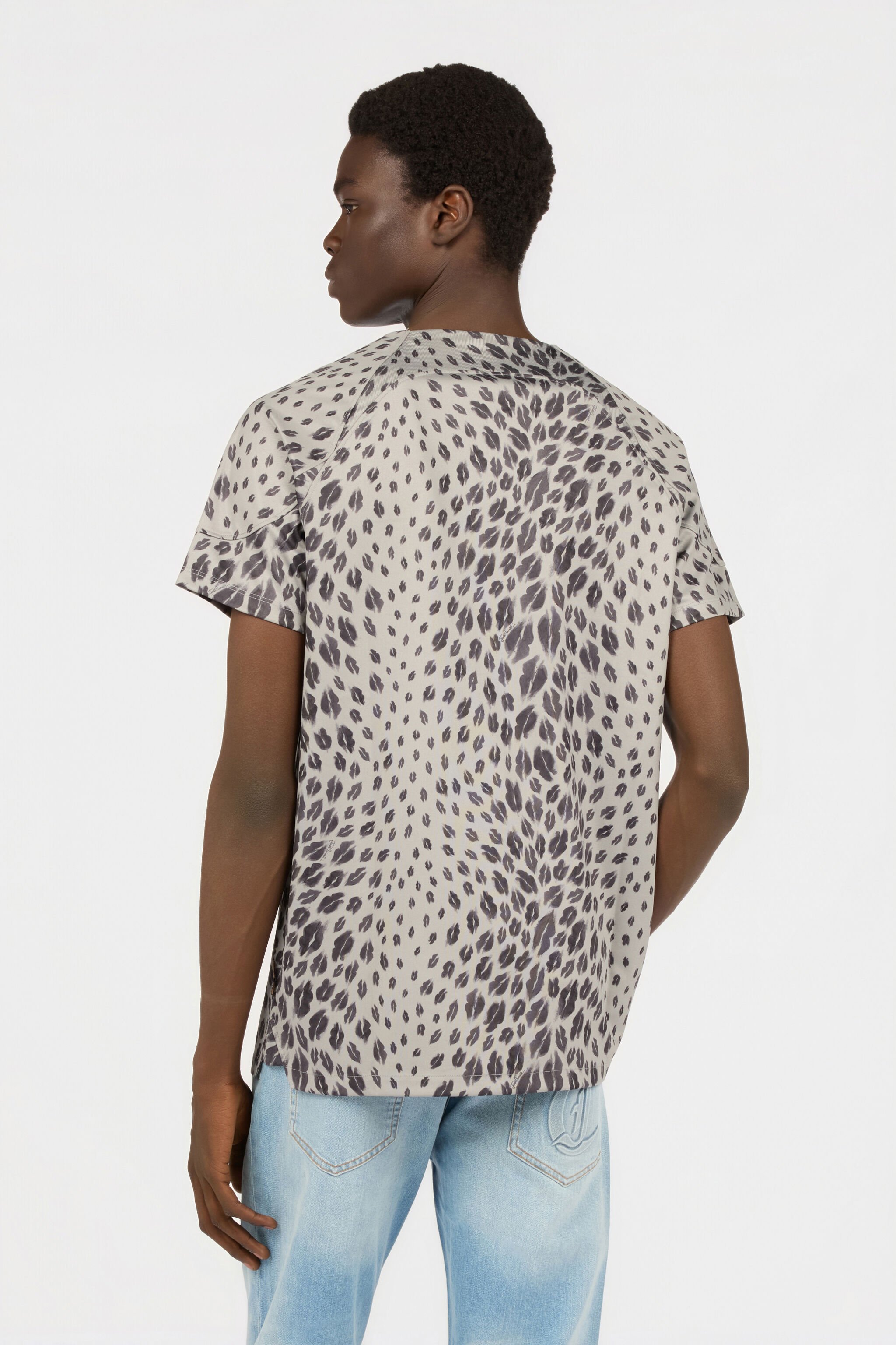 JC T-Shirt Imprimé The Jaguar Kiss JC T-Shirt Imprimé The Jaguar Kiss 899 BLACK + 833 SEDO WFT053-WF083