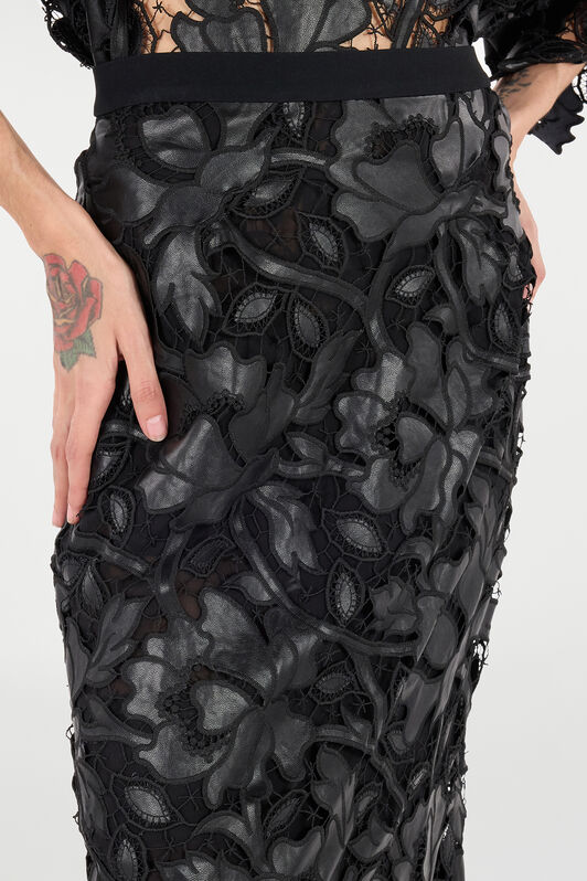 RC Long Skirt with All-Over Floral Motif RC Long Skirt with All-Over Floral Motif Black VQT305-FT051