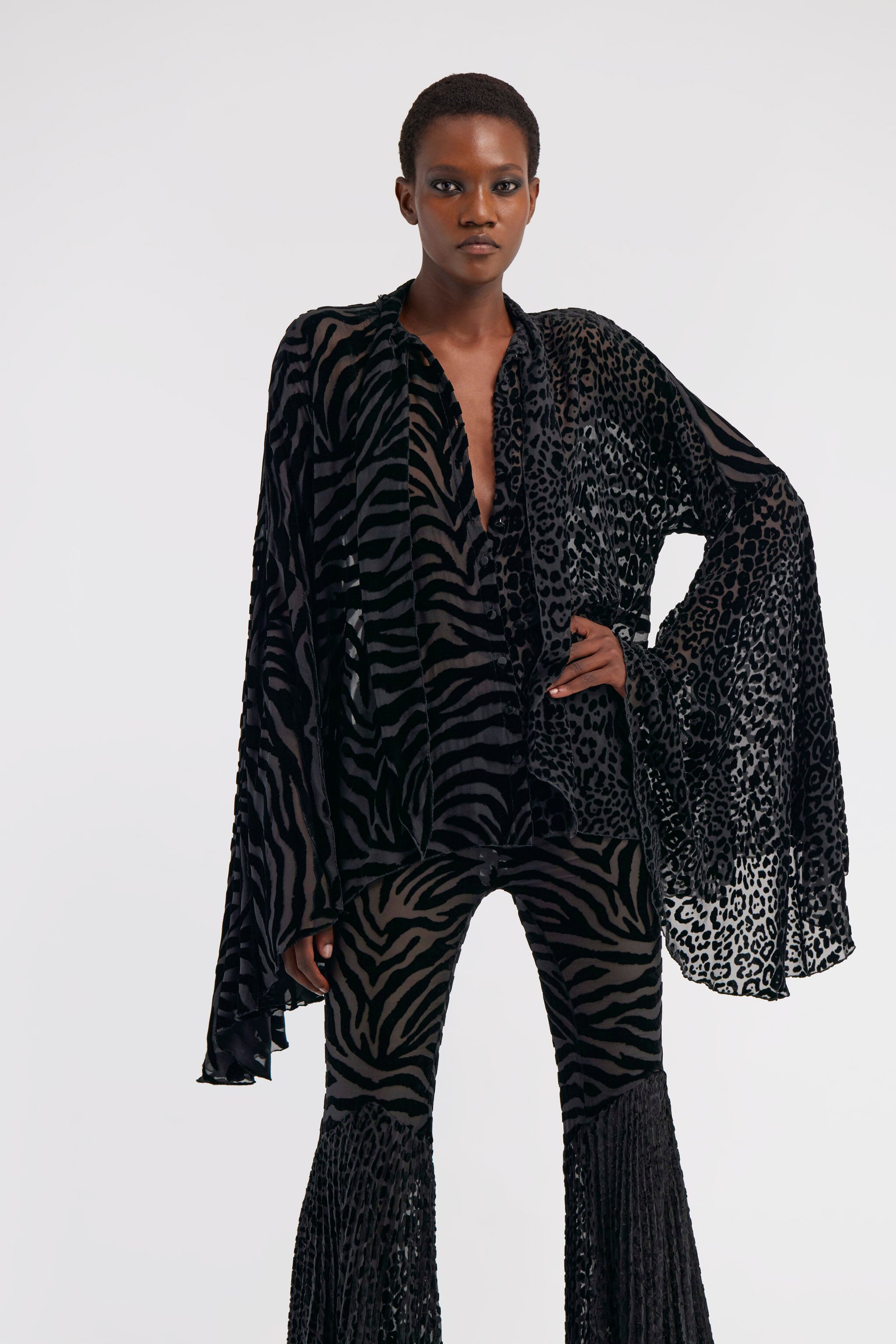 RC Bell-sleeve shirt Black RWT701-VL040