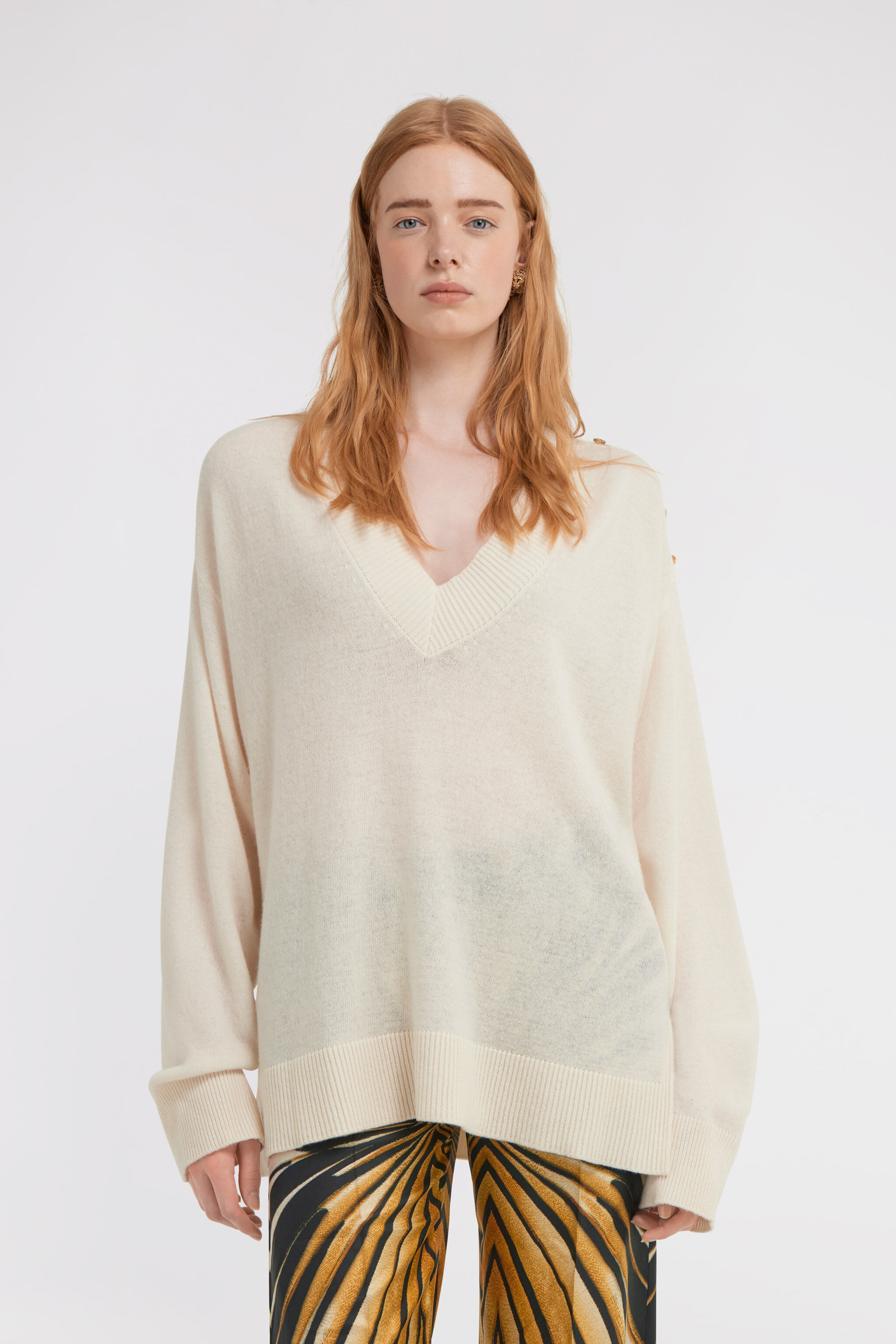 RC Sweater with V-Neck White TKM620-MQ001