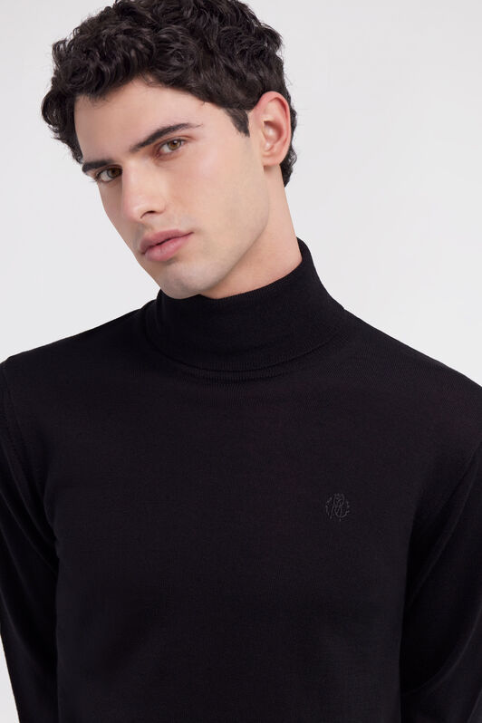 RC Turtleneck sweater with RC Negro NOM01C-MQ030