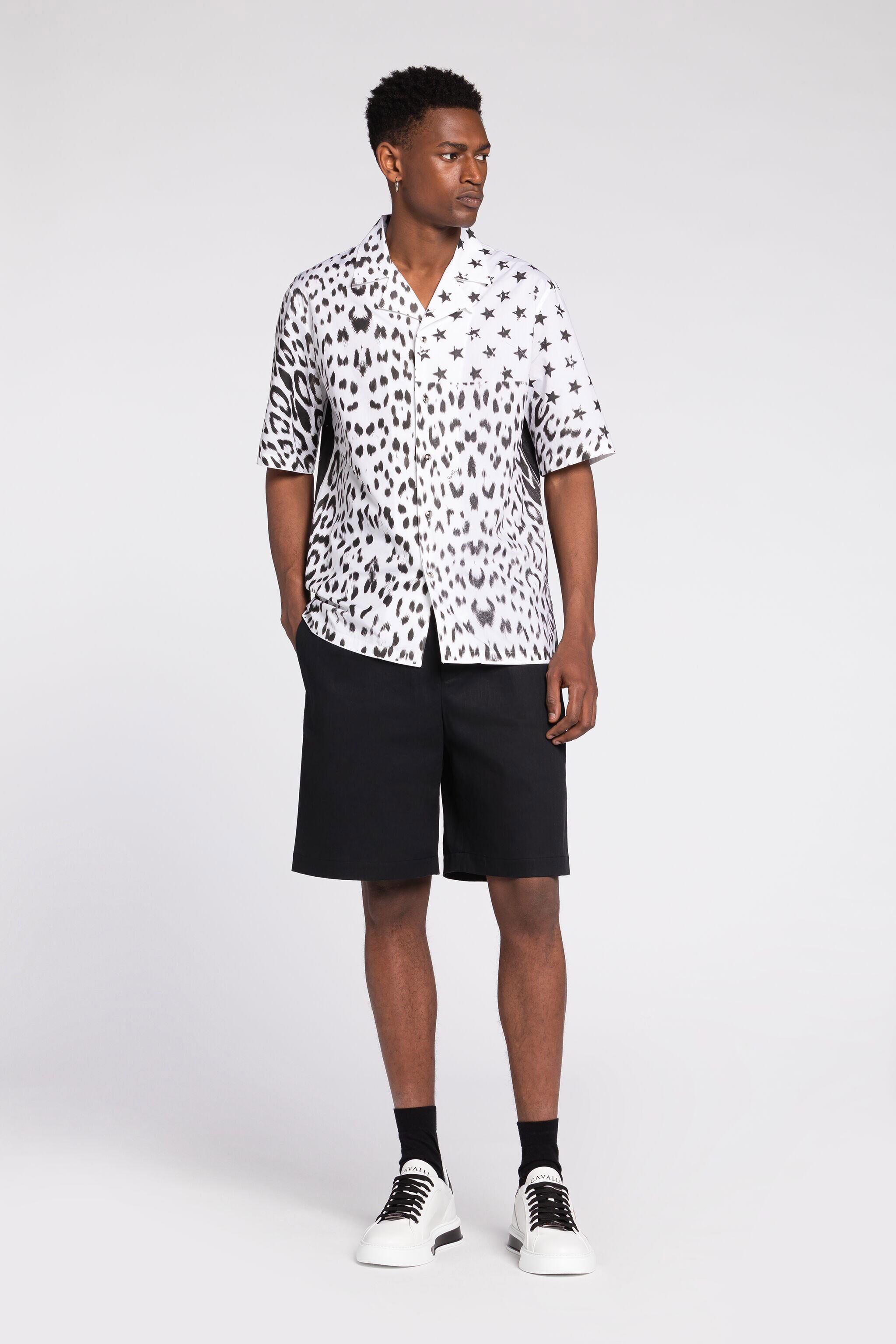 RC Camisa con estampado Leopard Flag Negro/Blanco QRT726-CH061