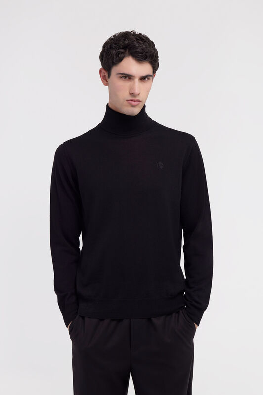 RC Turtleneck sweater with RC Negro NOM01C-MQ030