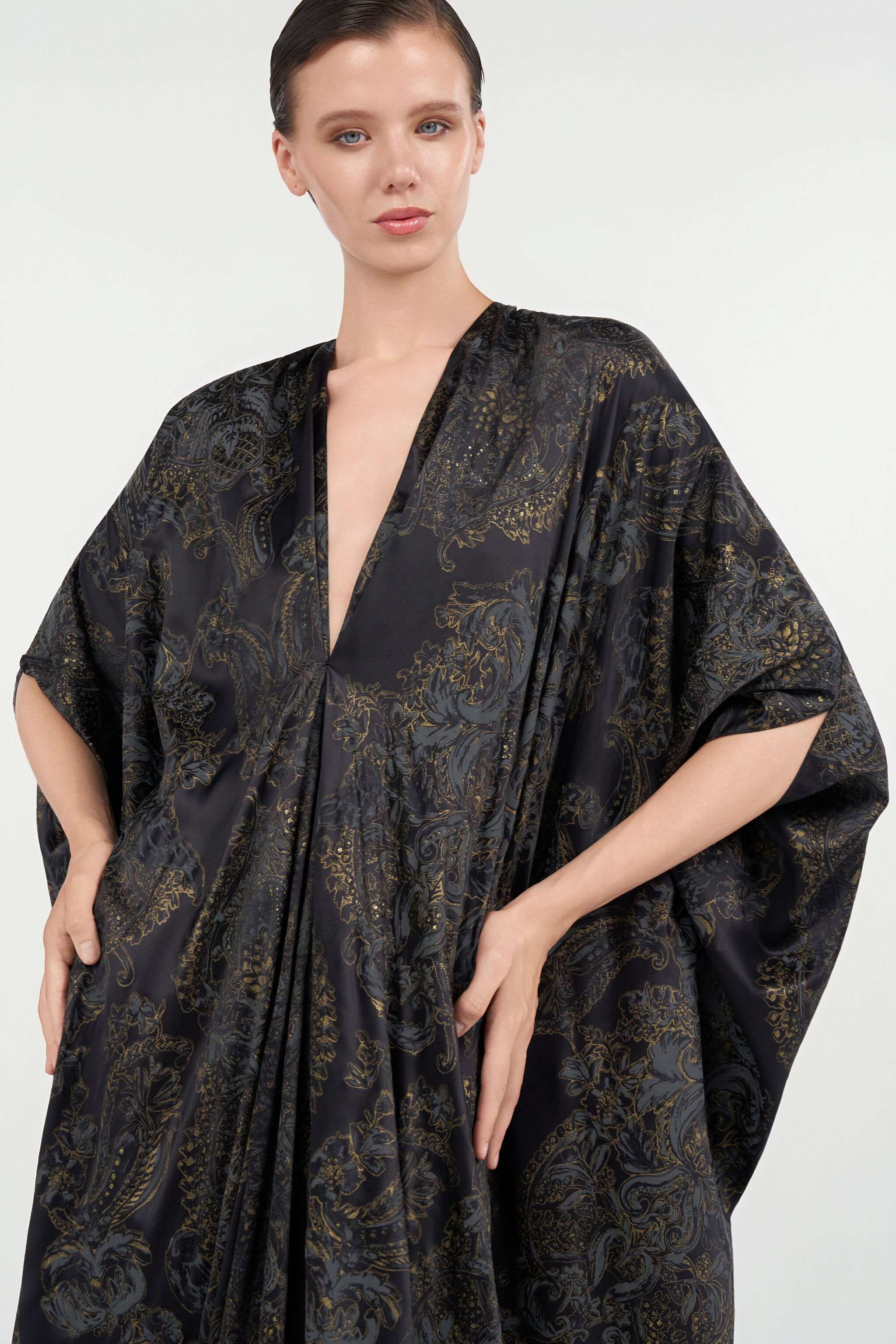 Ornamental Black silk kaftan in BLACK for Women | Roberto Cavalli®