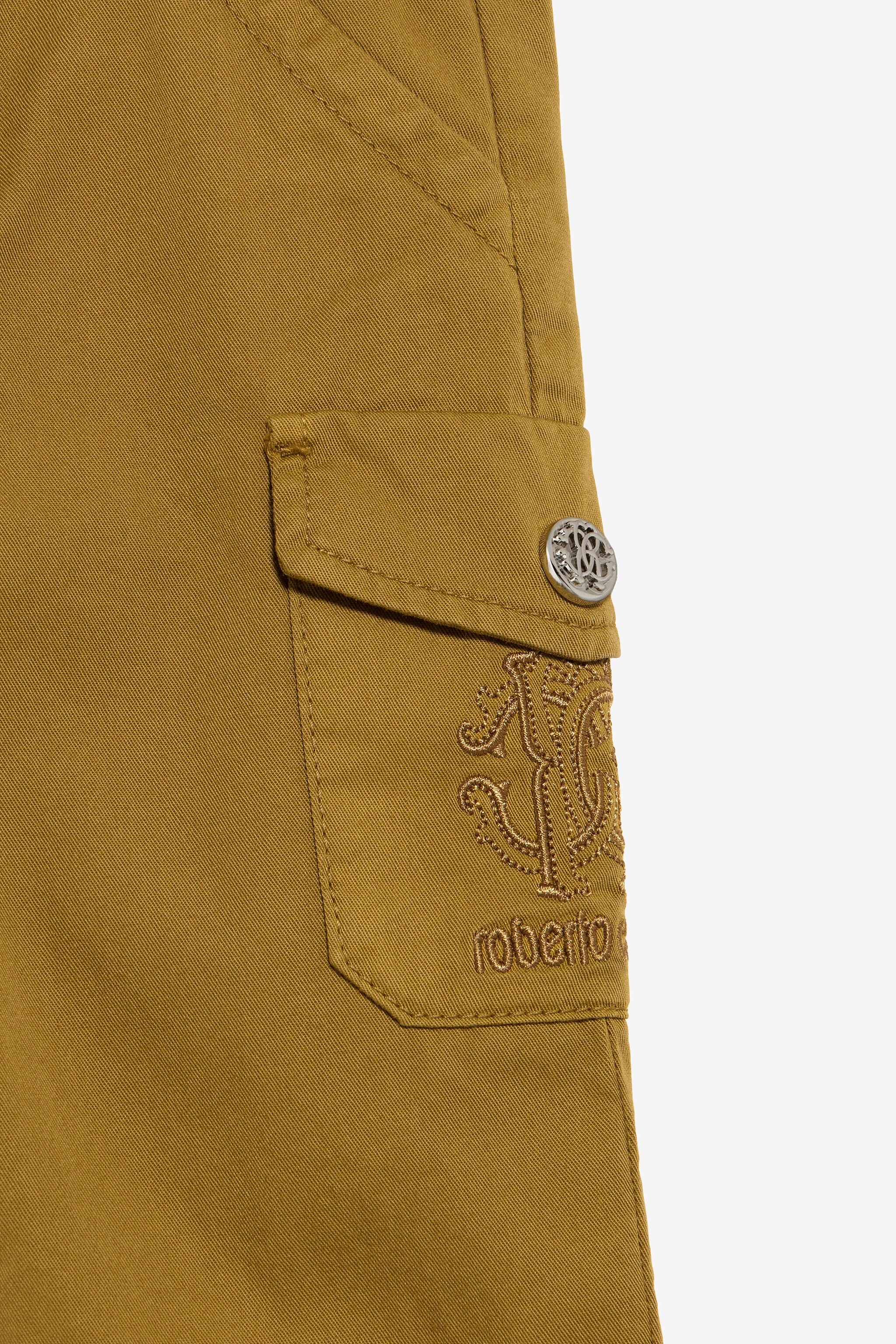 JU Ockerfarbene Cargo-Bermuda aus Baumwolle mit Monogramm KHAKY TJT242-CE035