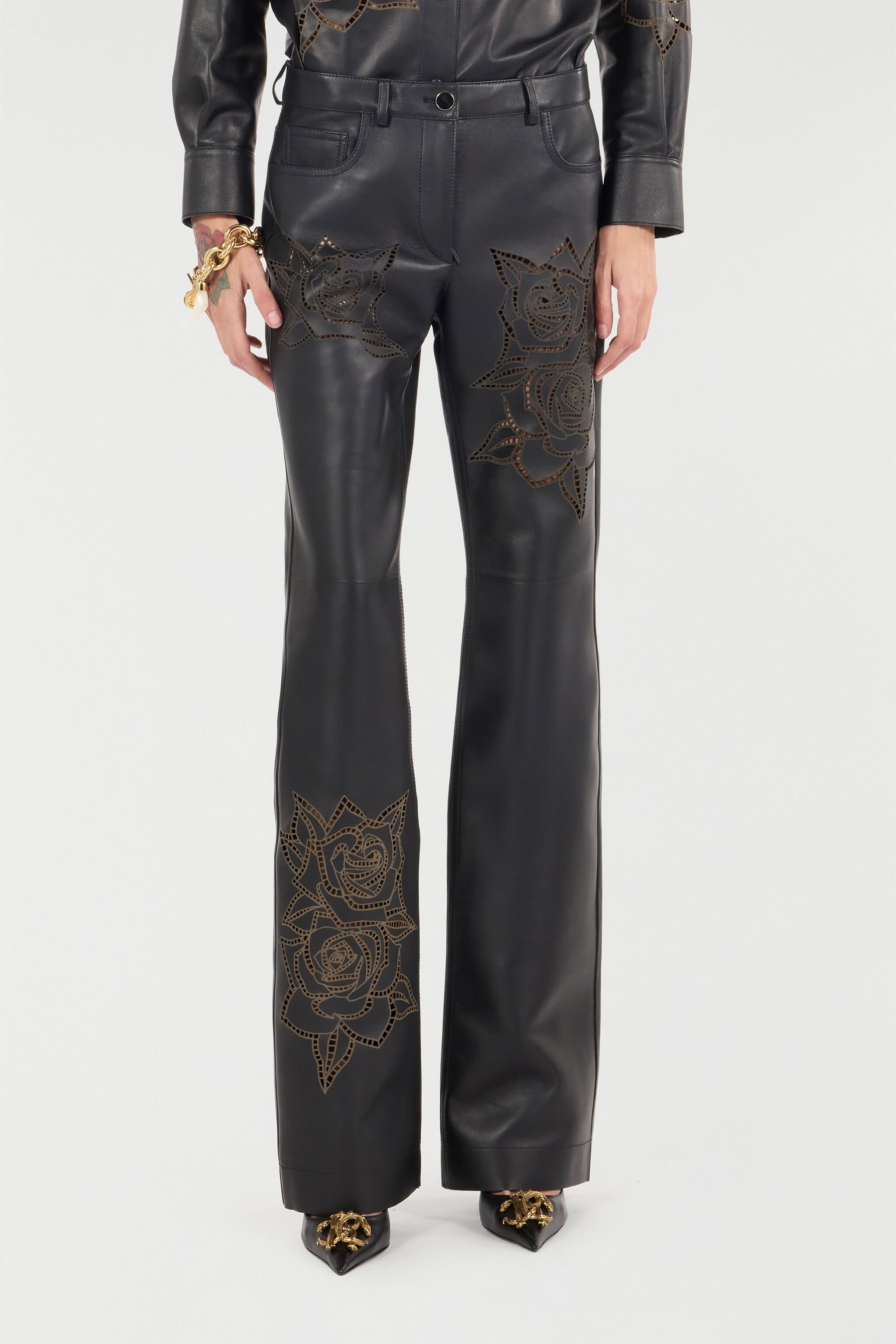 RC Pantaloni In Pelle Con Rose Traforate Nero UKP200-PN106
