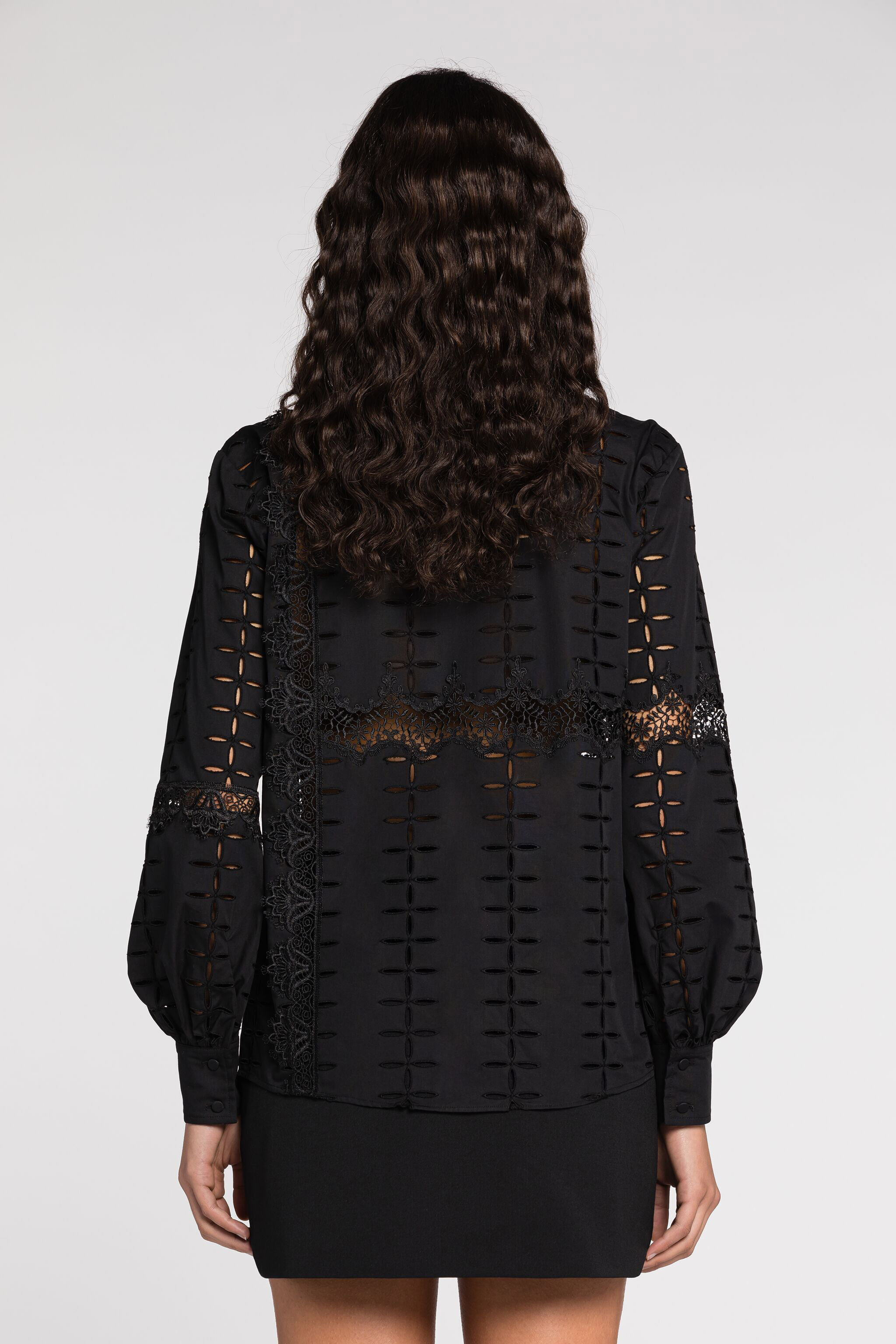 RC Cut.out embroidered shirt Black QKT701-CH030