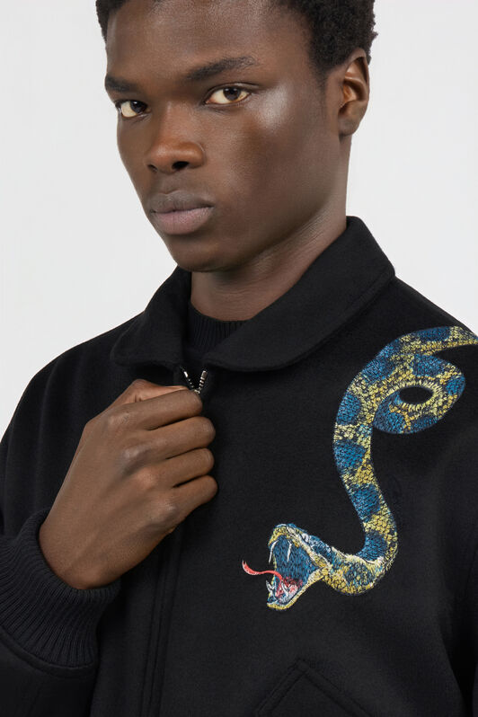 RC Chaqueta Bomber Negra Con Bordado De Serpiente RC Chaqueta Bomber Negra Con Bordado De Serpiente BLACK WRR462-FE021