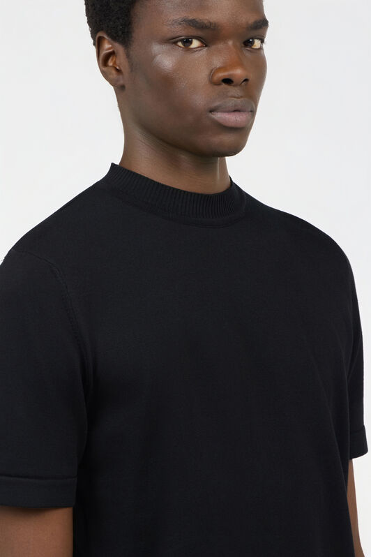 RC Black Mock Neck T-Shirt BLACK SOT60M-VI044