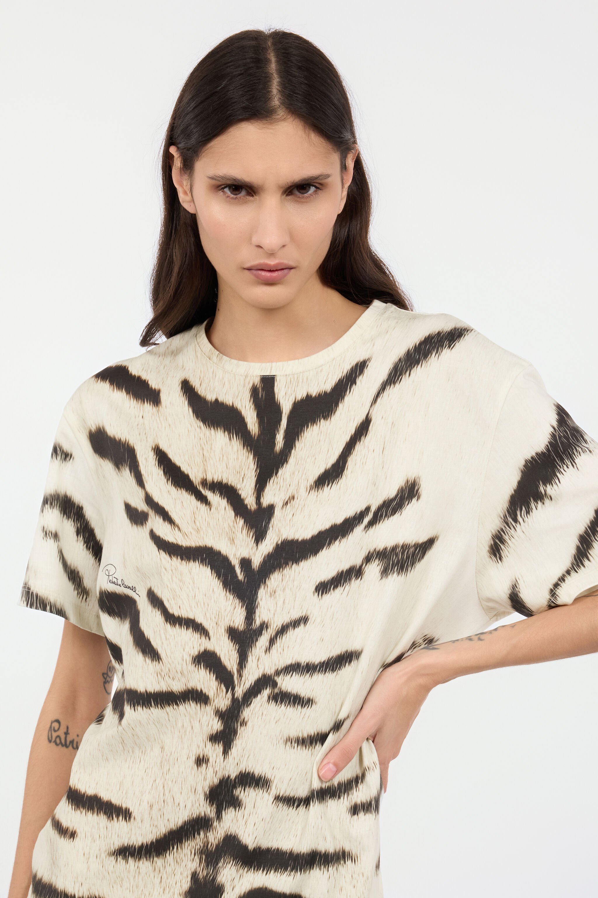 RC Camiseta oversize para mujer con estampado de Tigresa Blanca OGAT X Roberto Cavalli Negro/Blanco UQT68A-3DA39