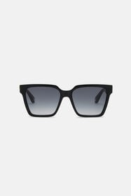 ${brand} Wide front femenine sunglasses. ${colorDescription} ${masterID}