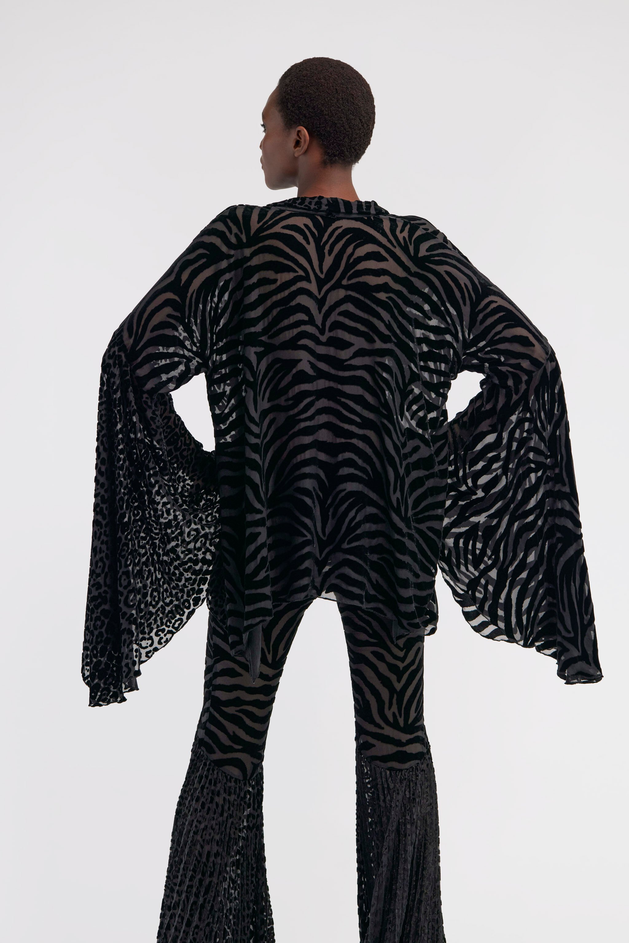 RC Bell-sleeve shirt Black RWT701-VL040