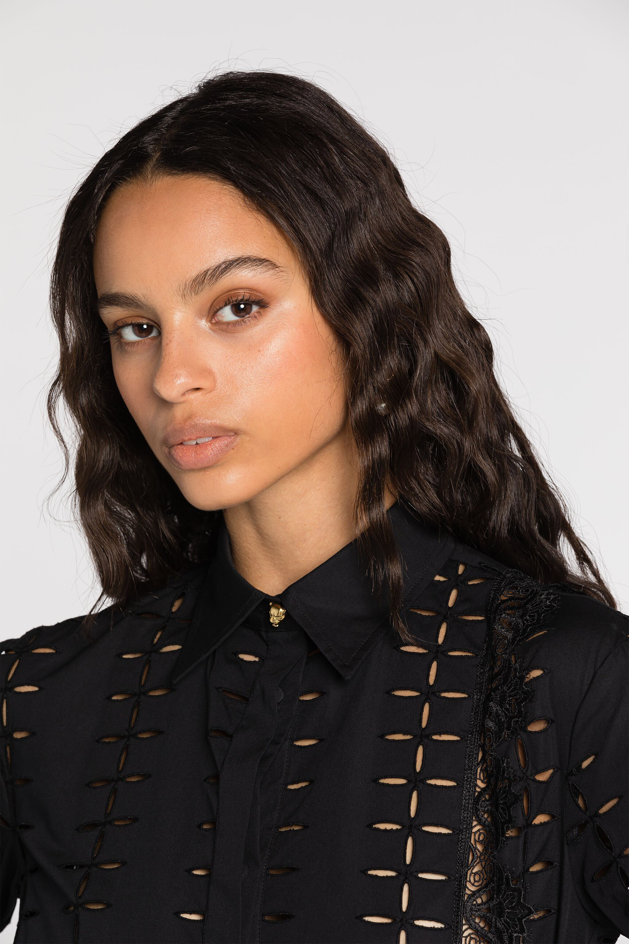 RC Cut.out embroidered shirt Black QKT701-CH030