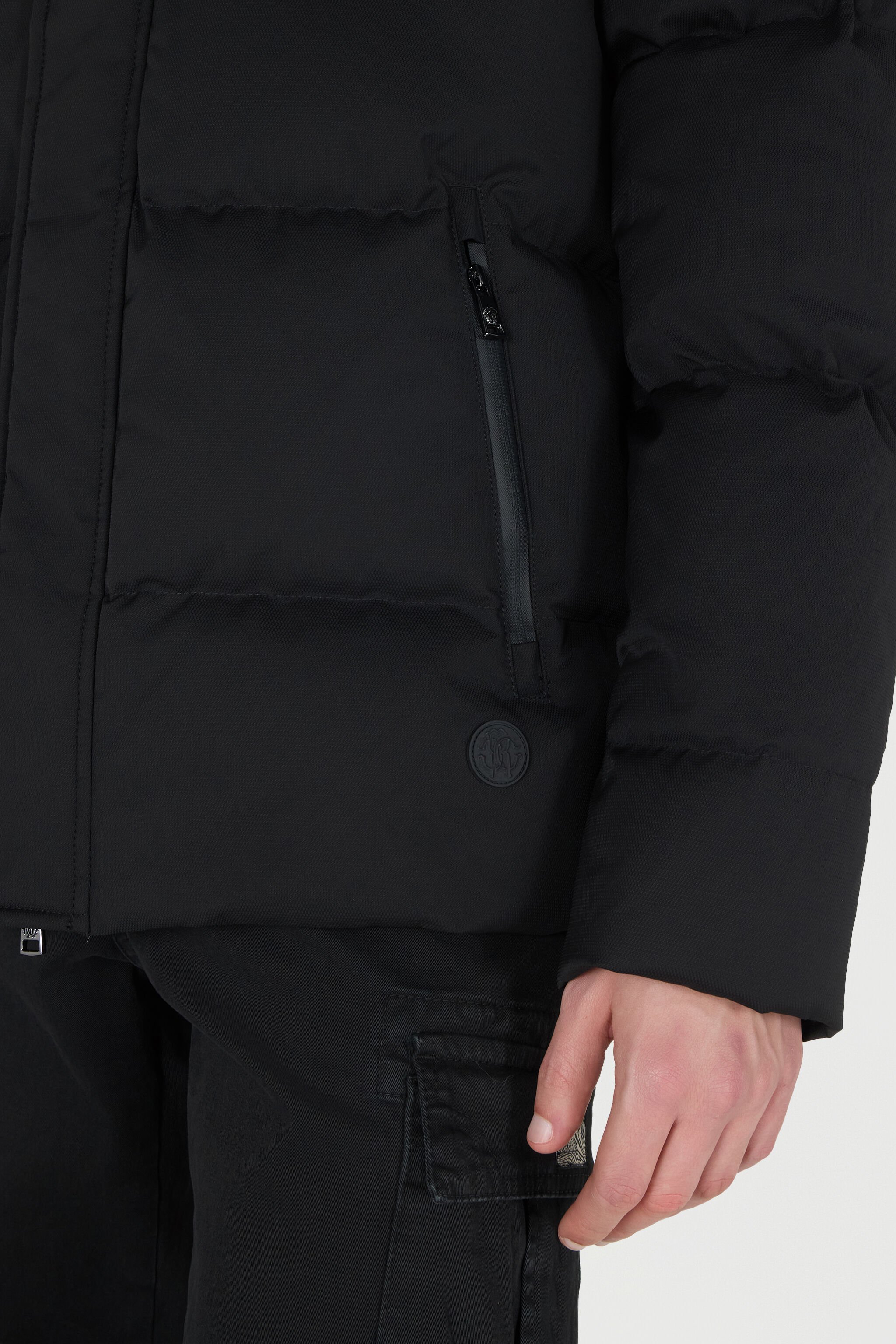 RC Chaqueta Acolchada Negra con Capucha Negro OOT40F-DJ001