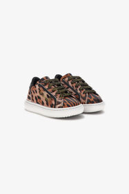 ${brand} Sneaker ${colorDescription} ${masterID}