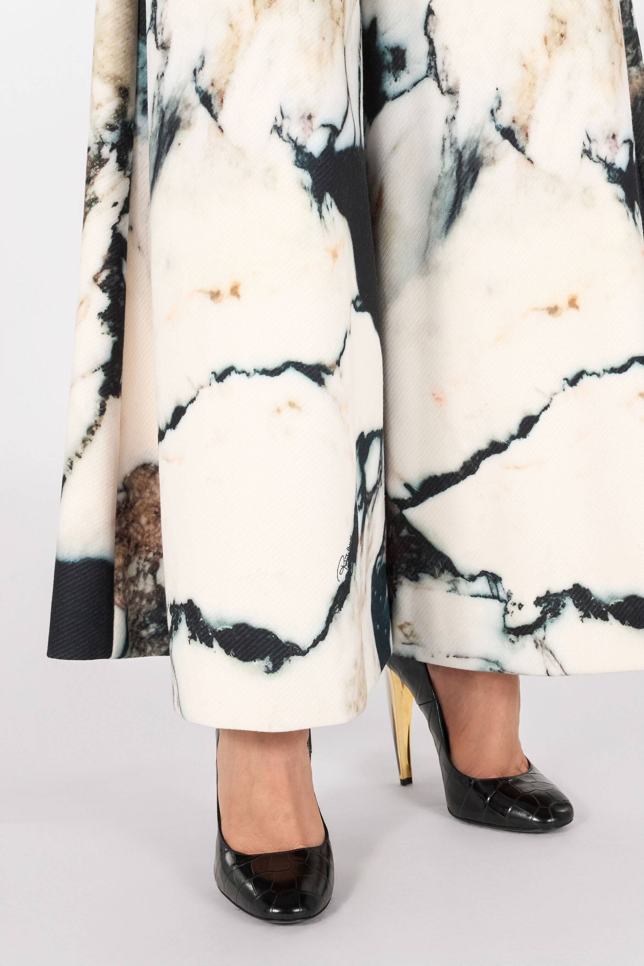 RC Loose flare trousers with Marble print Black/White TWT202-9MN18