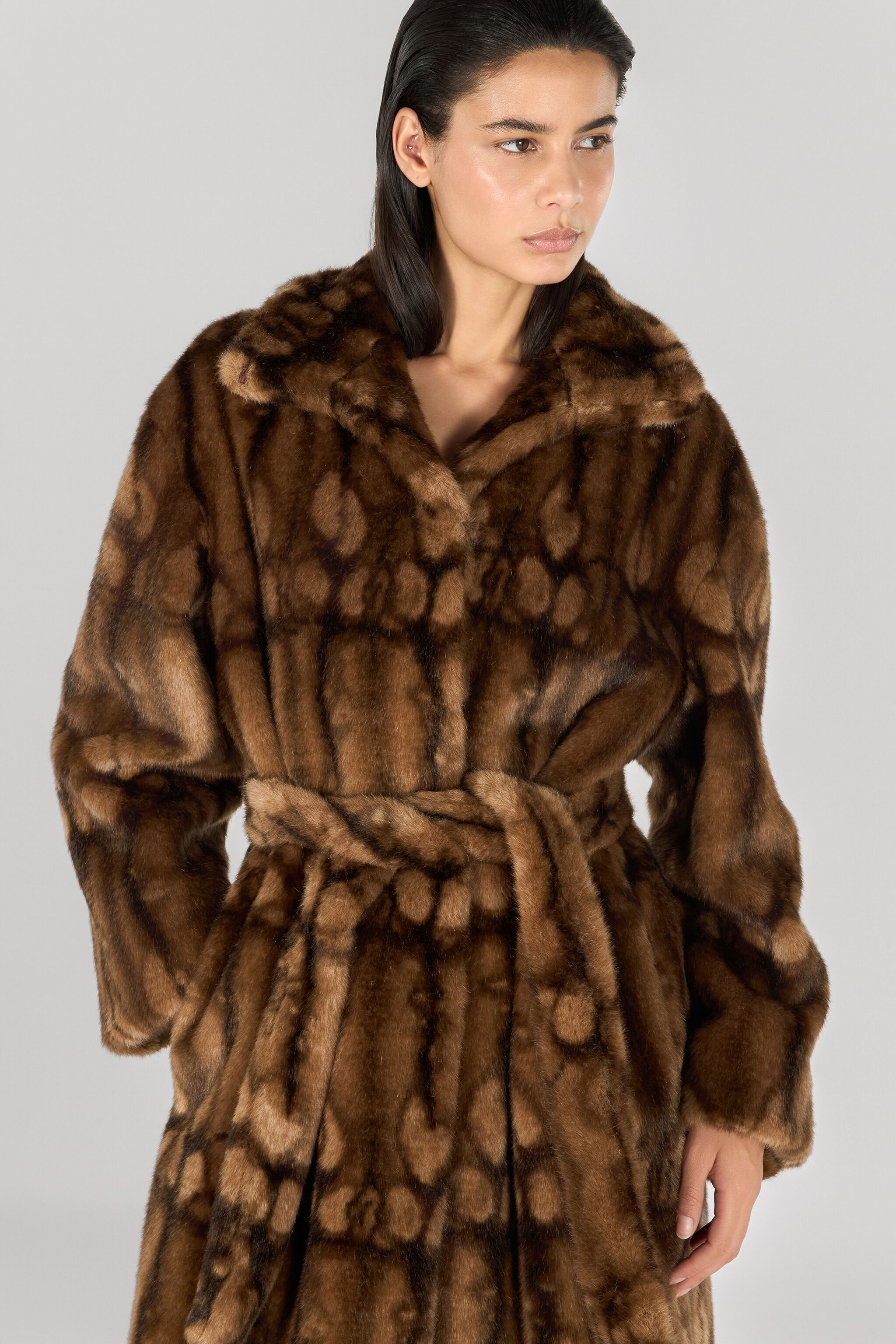 RC Cappotto lungo effetto pelliccia con collo alto Marrone TKT501-FY080