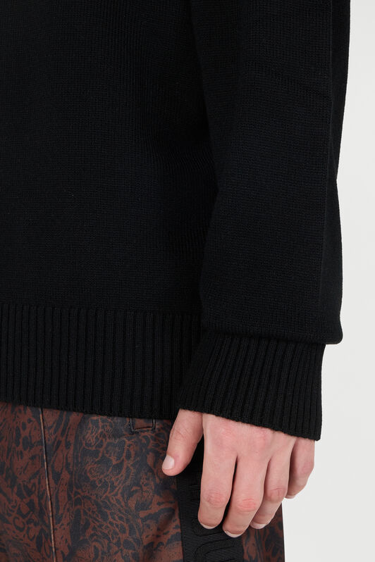 JC Sweater With Lettering Black TFM006-TF026