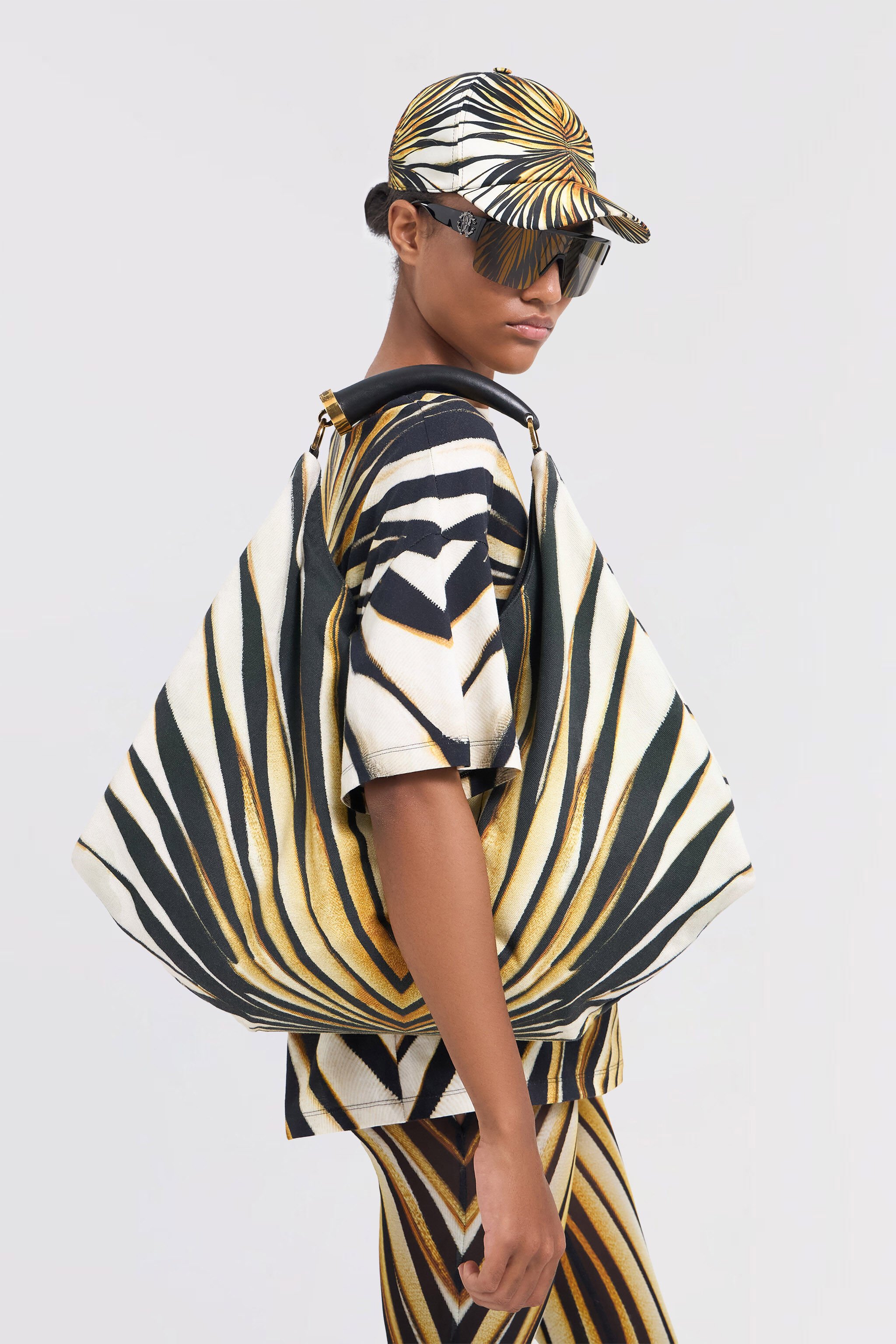 RC Ray Of Gold Print Shoulder Bag Gold TKB006-SMC00