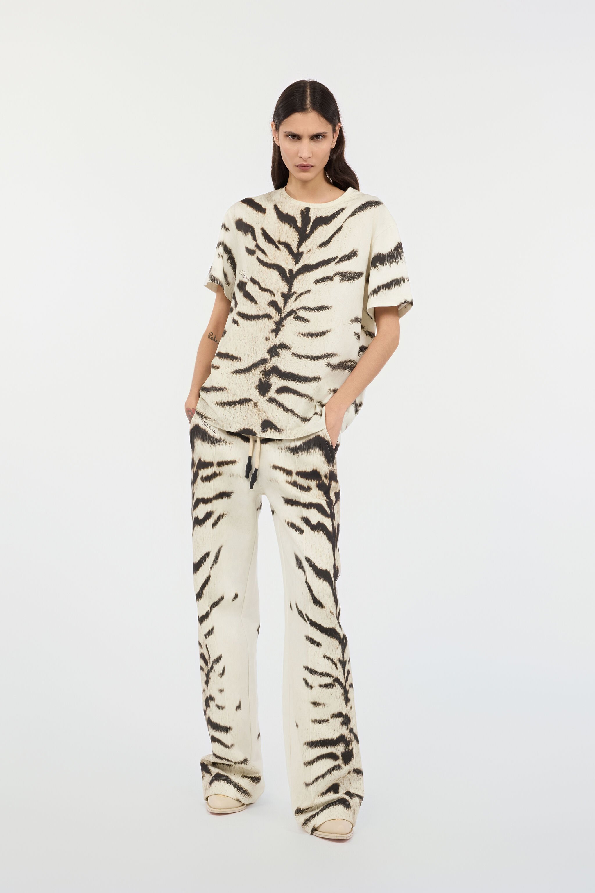 RC Camiseta oversize para mujer con estampado de Tigresa Blanca OGAT X Roberto Cavalli Negro/Blanco UQT68A-3DA39