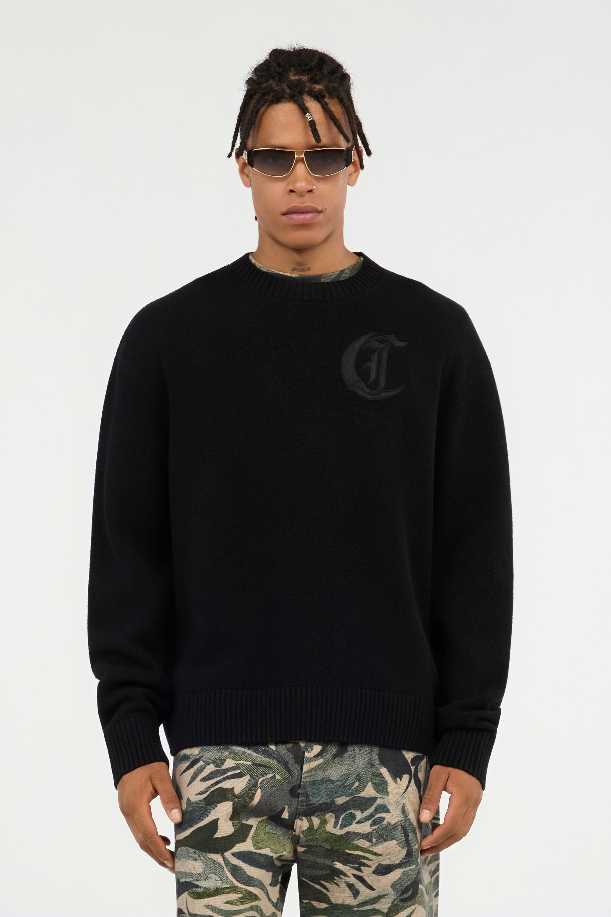 JC Schwarzer Pullover Mit Gotischem C-Logo BLACK VFM011-VF059