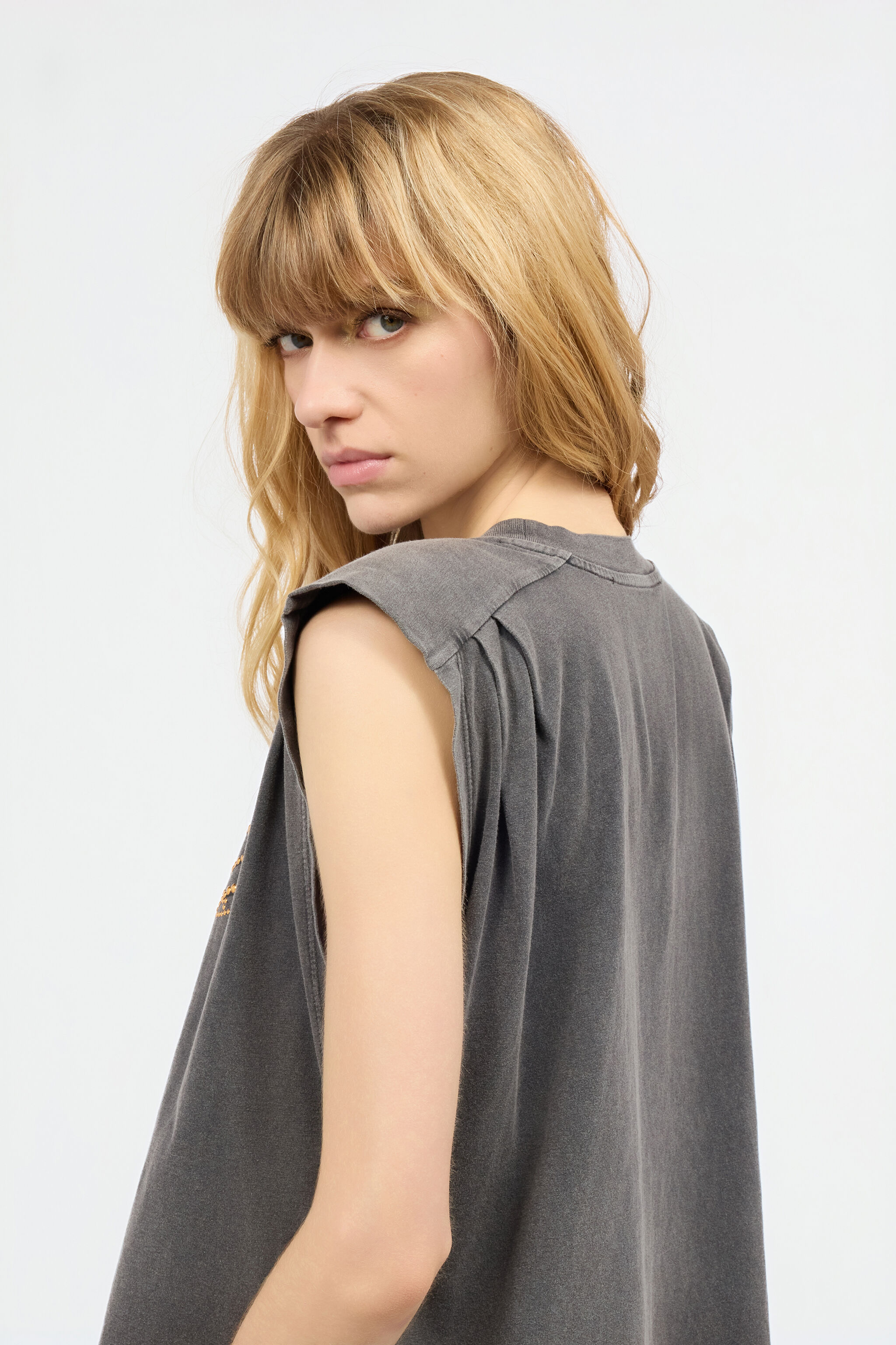JC Cotton Top With Front Logo Dark gray UFT121-UF175