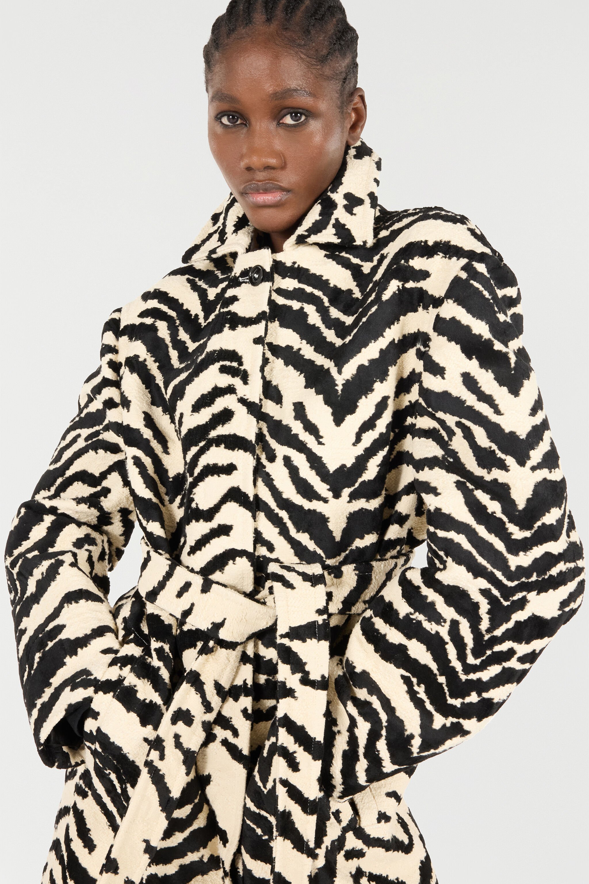 RC Coat With White Tigress Print Black/White UKT504-DJ088