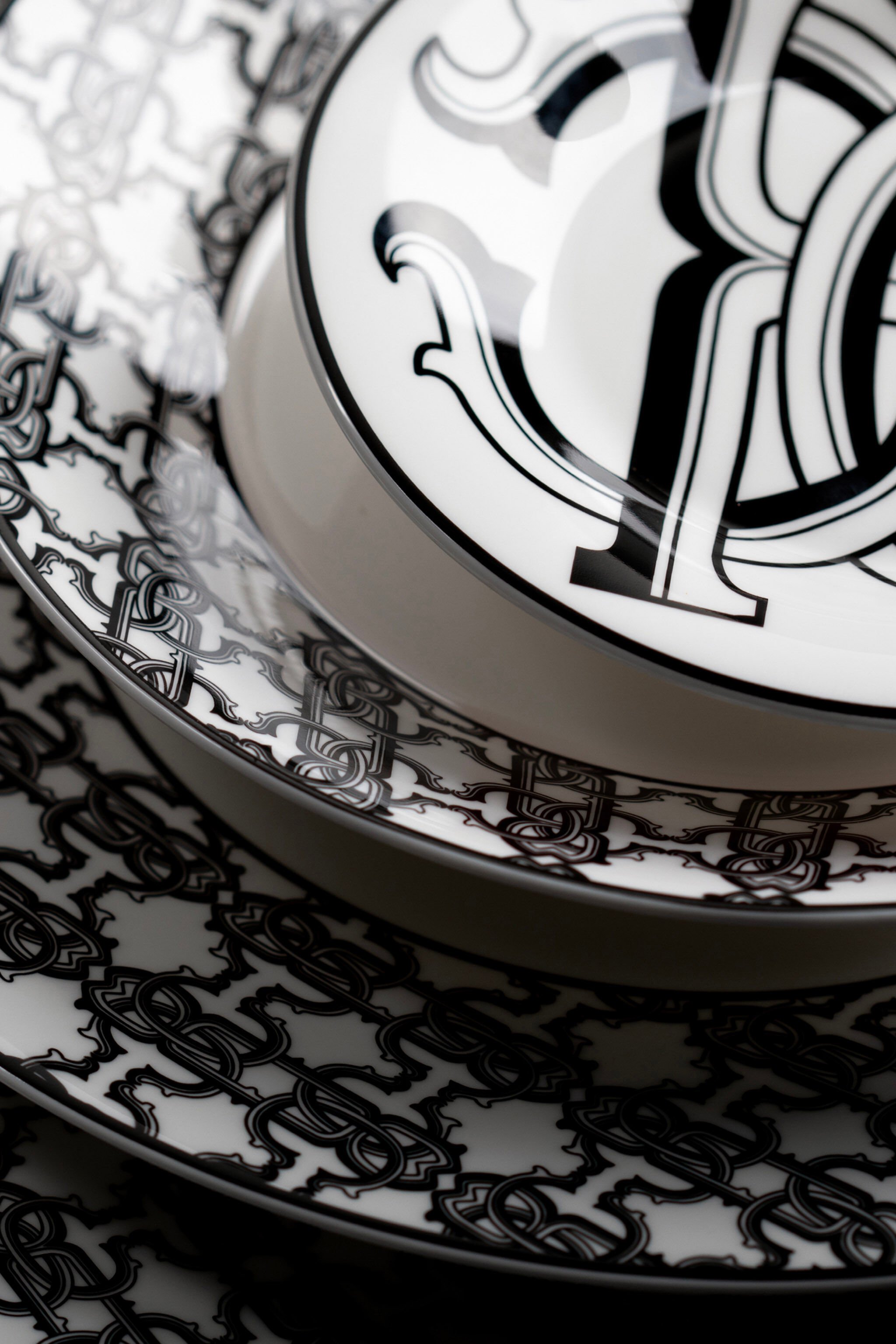HO Monogram Black 2 Bread Plates Set Black RALA29-IA034