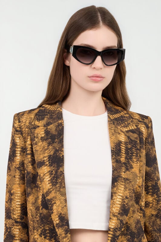 JC Sunglasses with  bold cat-eye frame SHINY BLACK VALD17-ID257