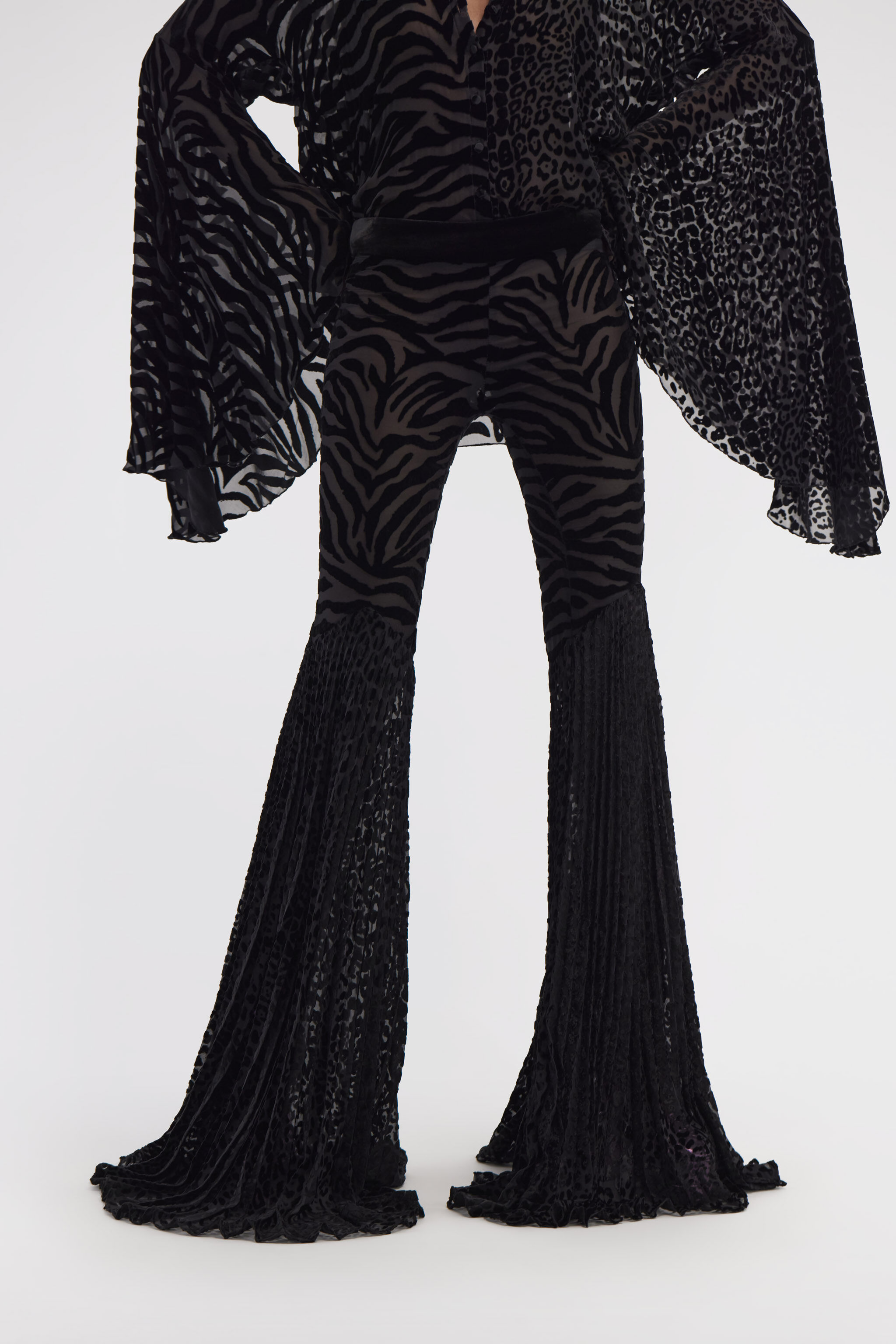 RC Velvet pants with Ray of Gold print Black RWT205-VL040