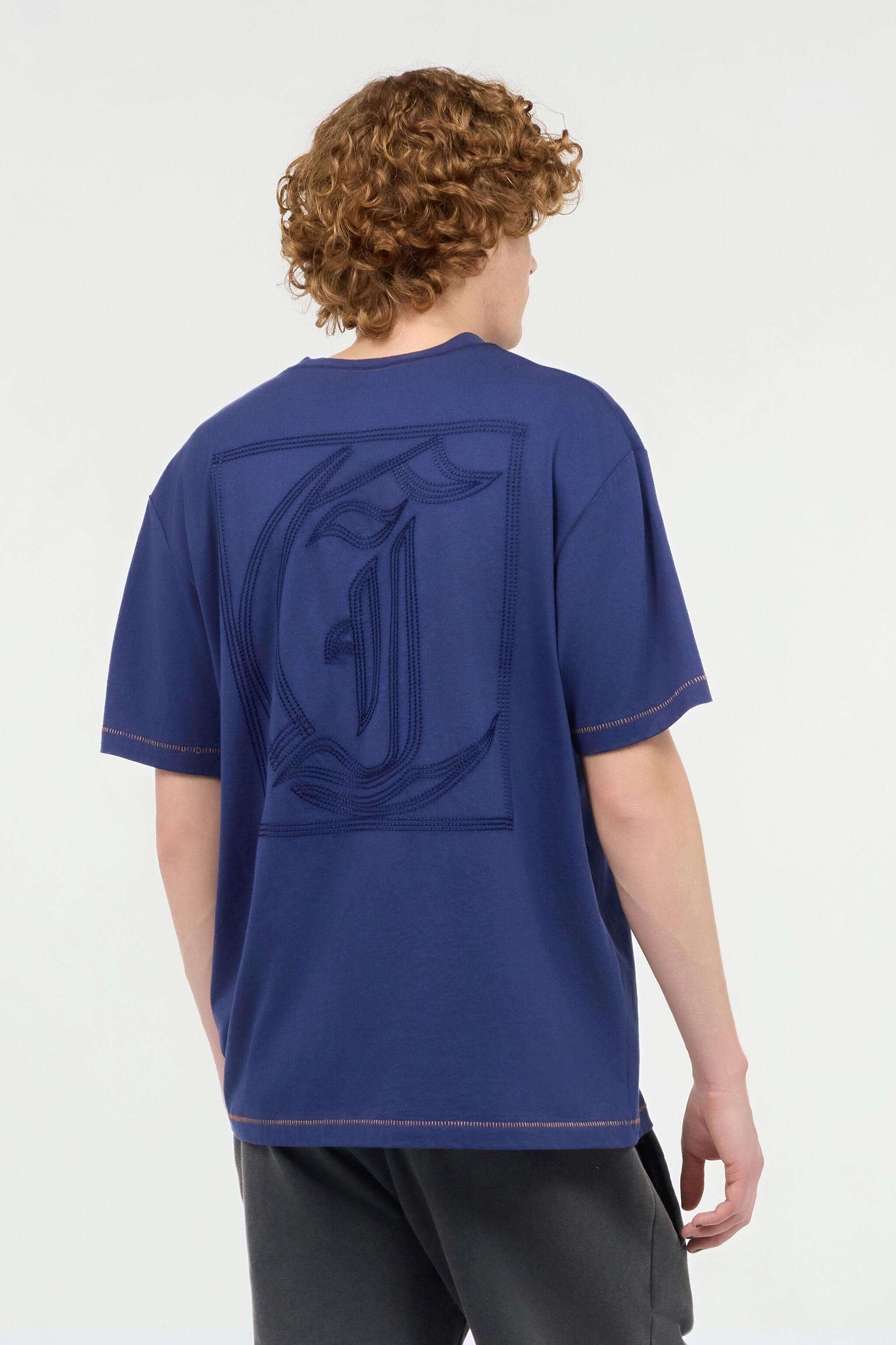 JC Camiseta Con Monograma JC Y Costuras En Contraste Azul oscuro UFT037-UF057