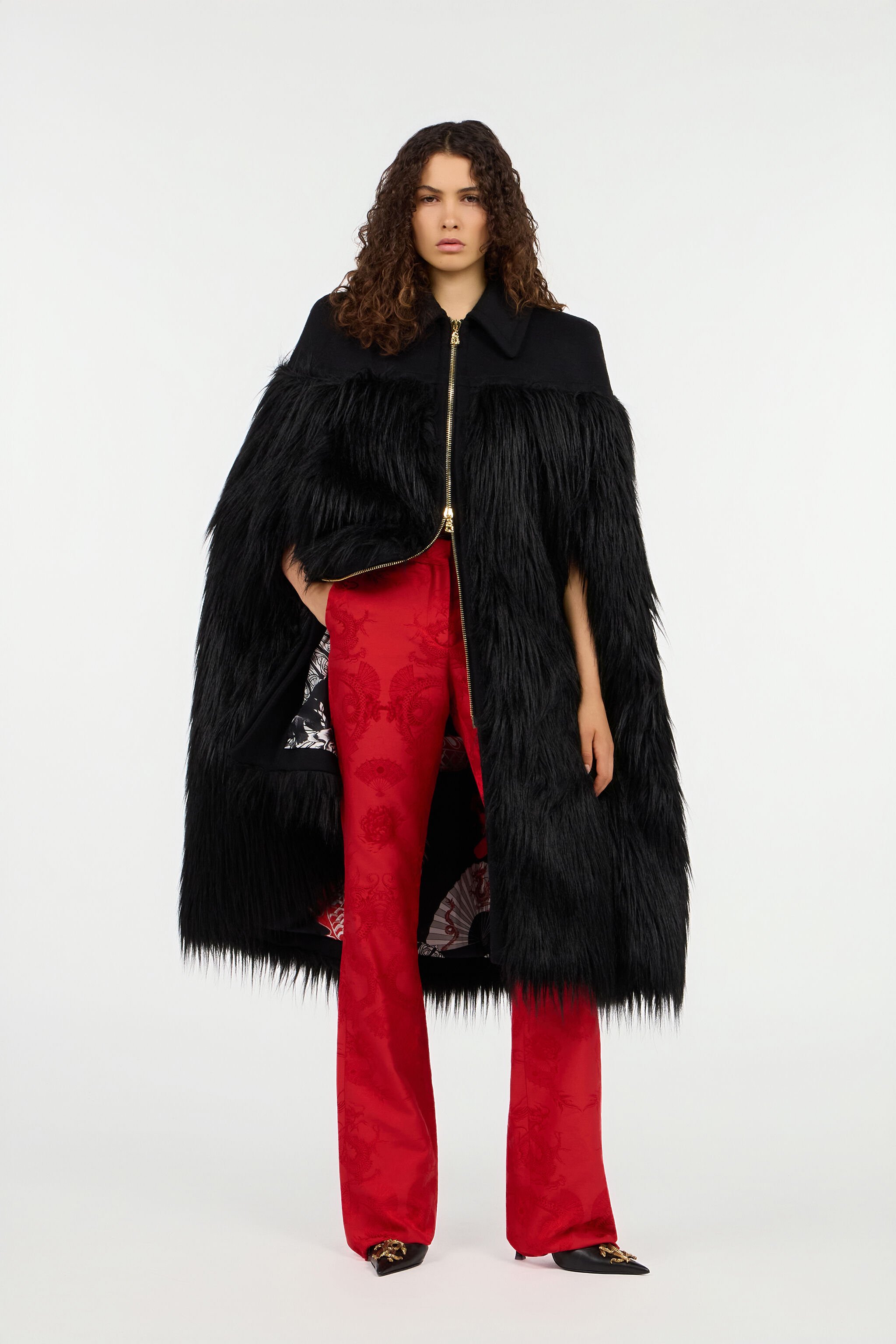 RC Black Faux Fur Cape With Zip RC Black Faux Fur Cape With Zip NERO 191101 VQT501-FT027