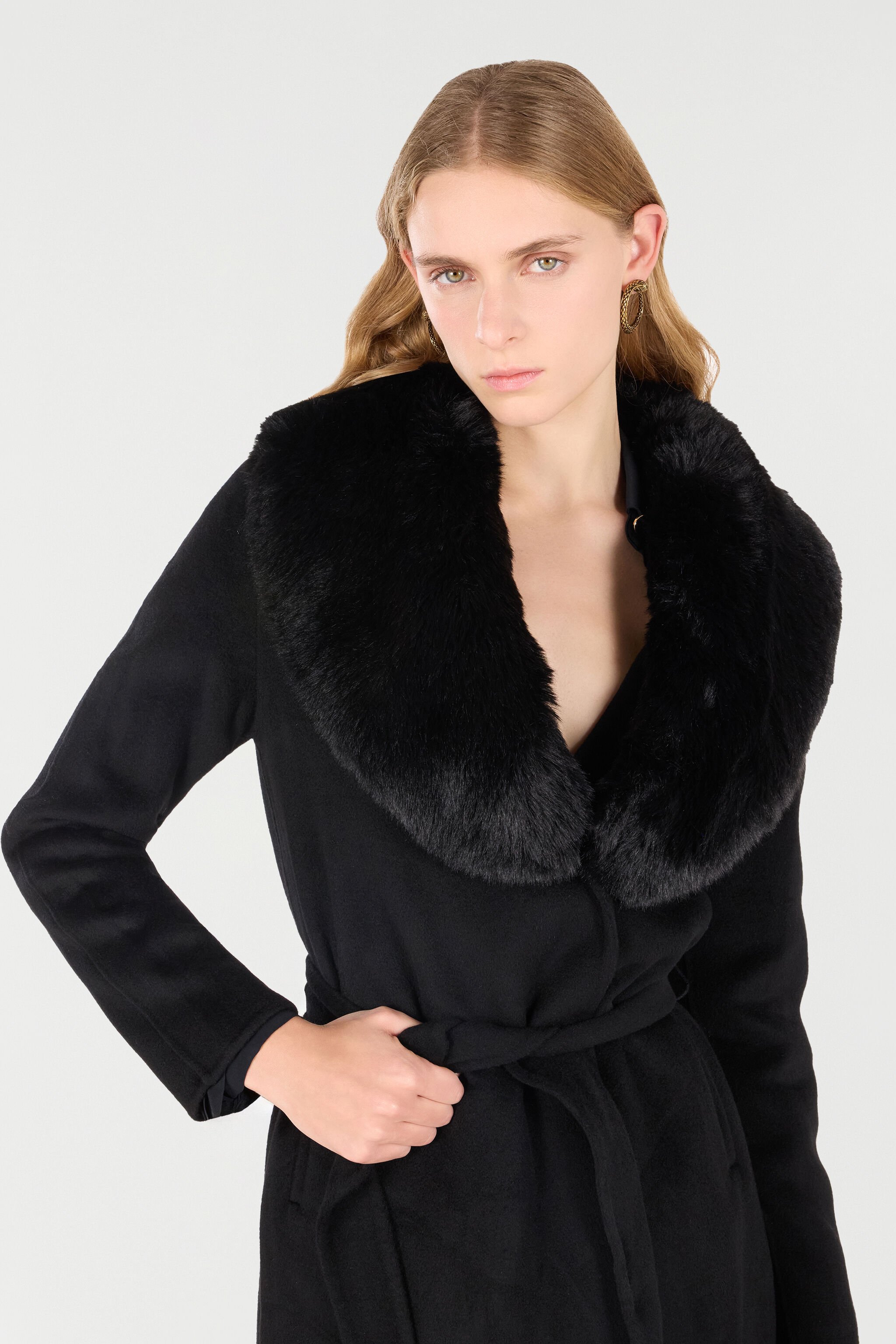 RC Cappotto Con Collo In Faux Fur Nero OOT50B-WH016